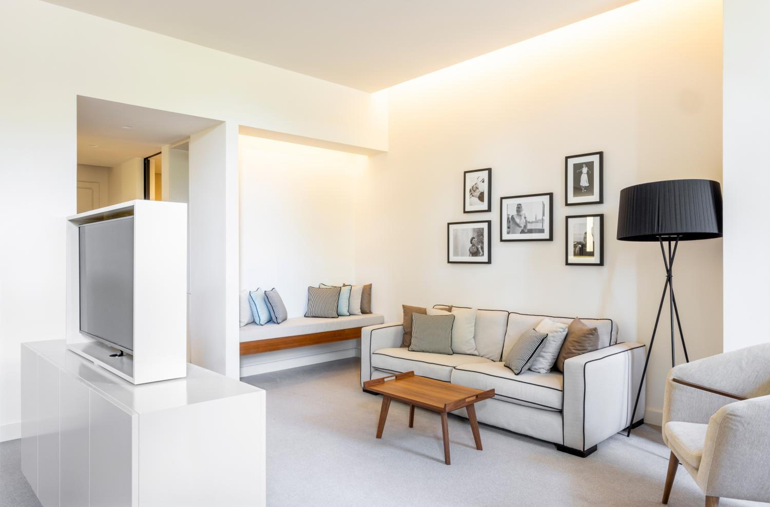 Premium Family Room with King Bed - Photo 4