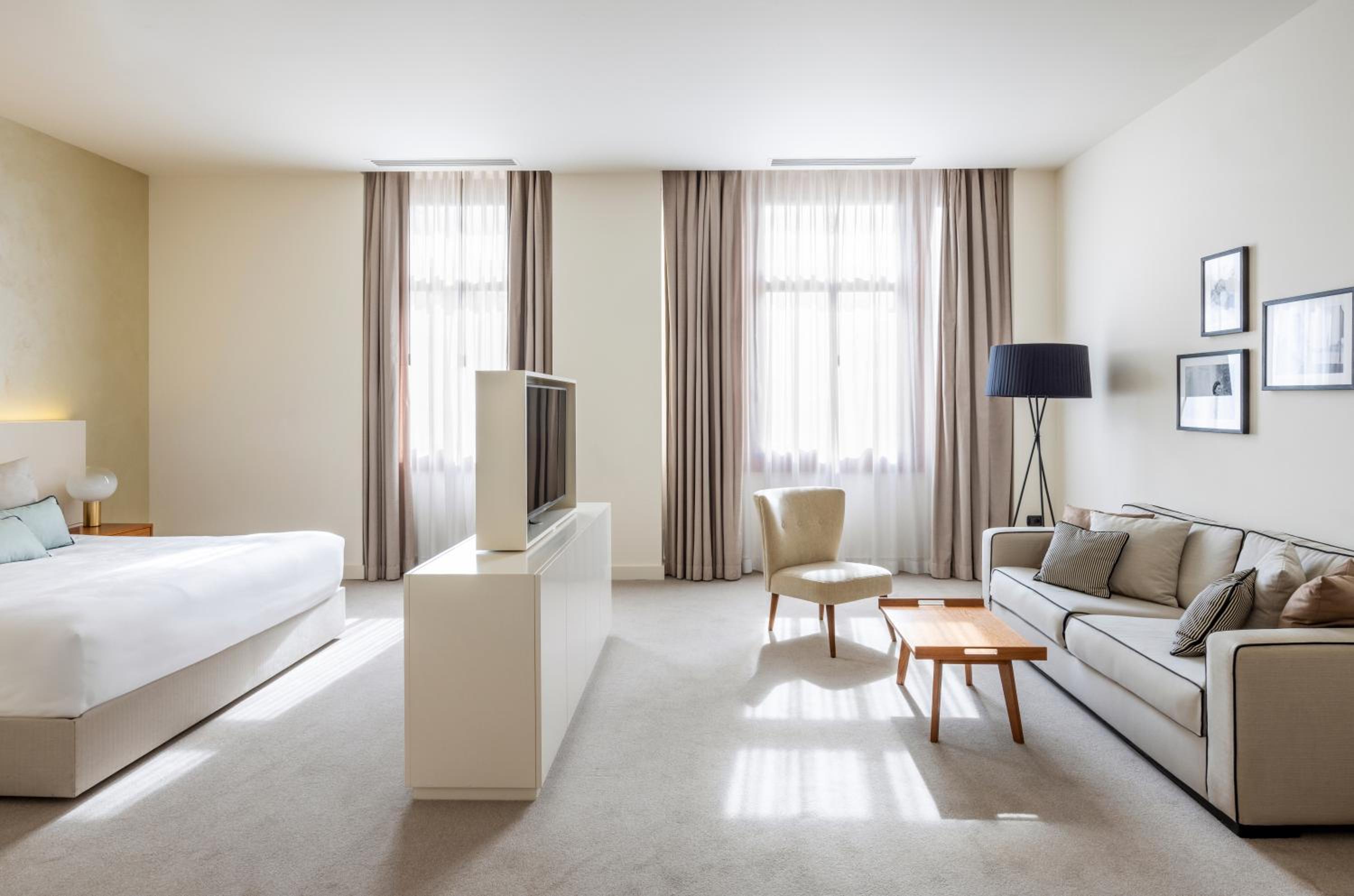 Premium Family Room with King Bed - Photo 3