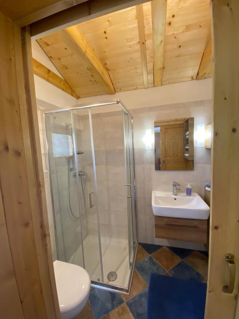 Holiday Home with Bath photo 2
