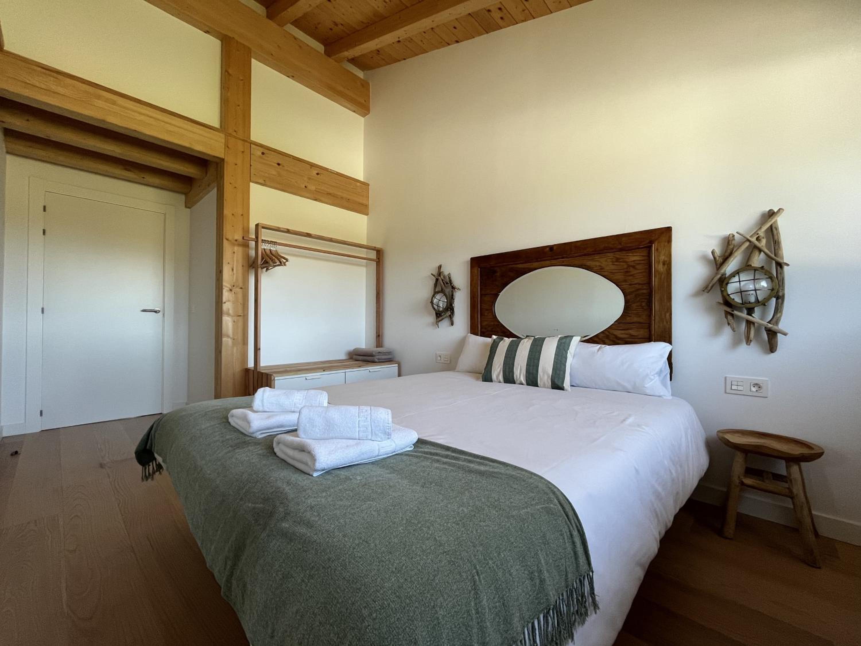 Three-Bedroom Apartment - Photo 4