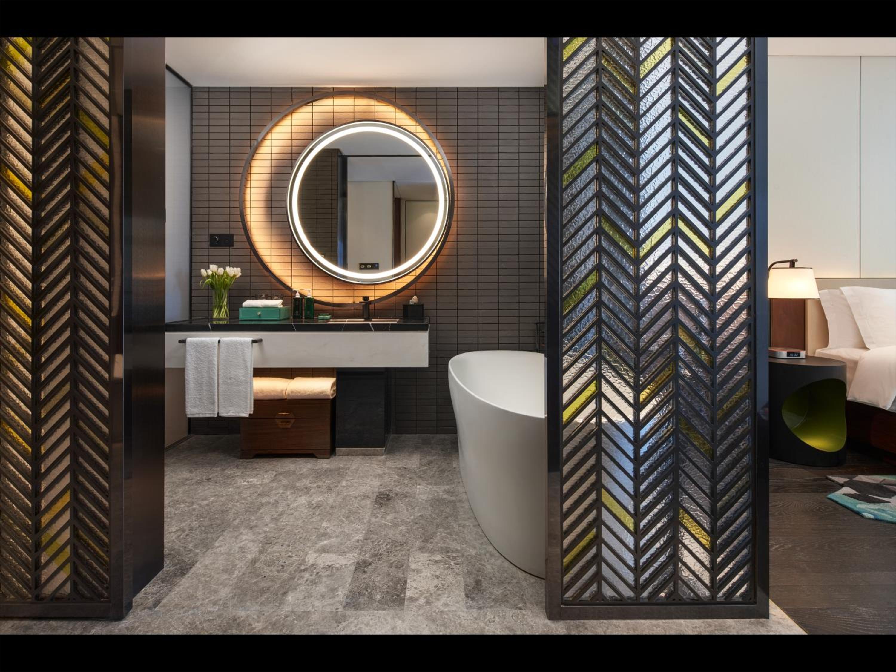 Premium King Room - Photo 3