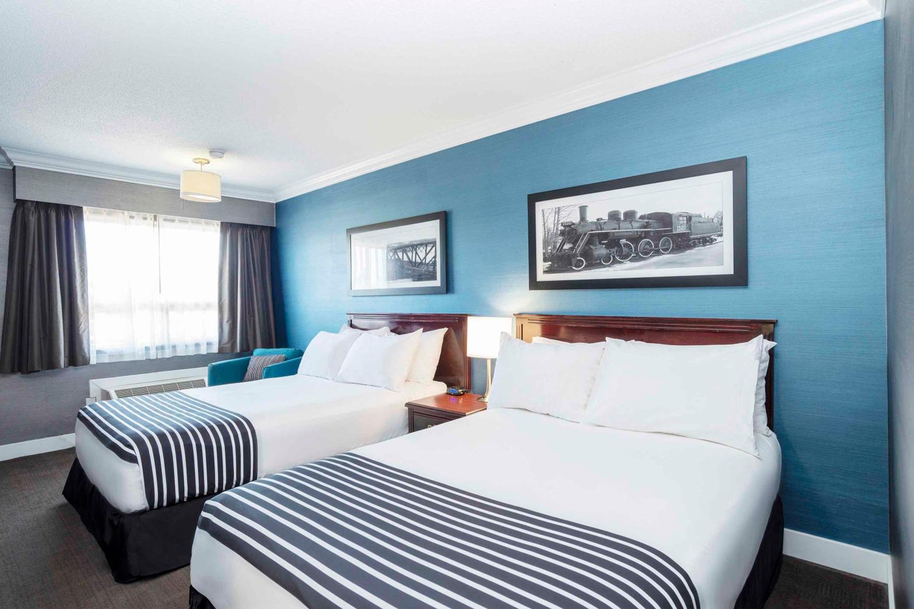Standard Room, 2 Double Beds - Photo 4