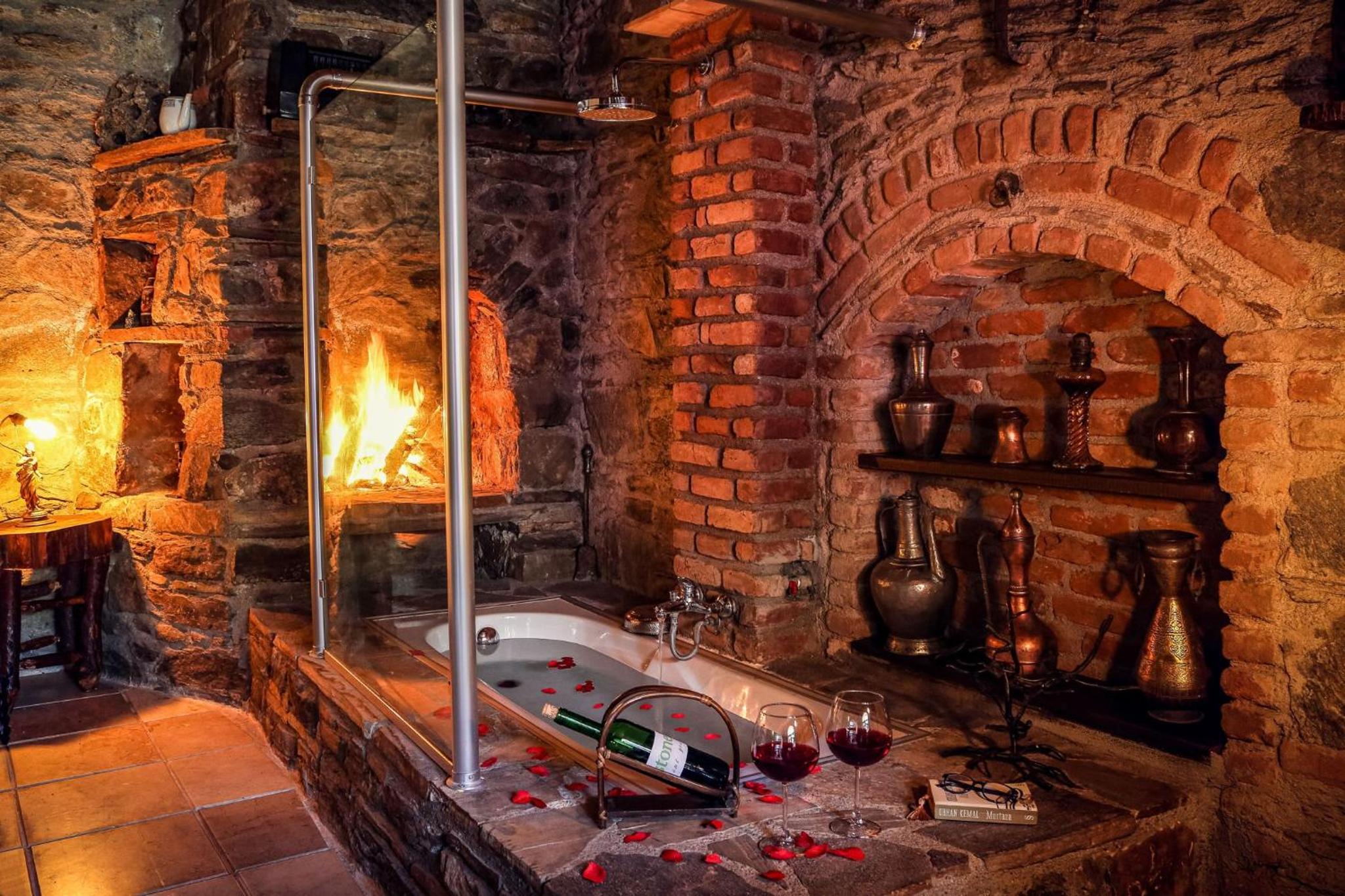 Deluxe Double Room with Bath - Photo 2