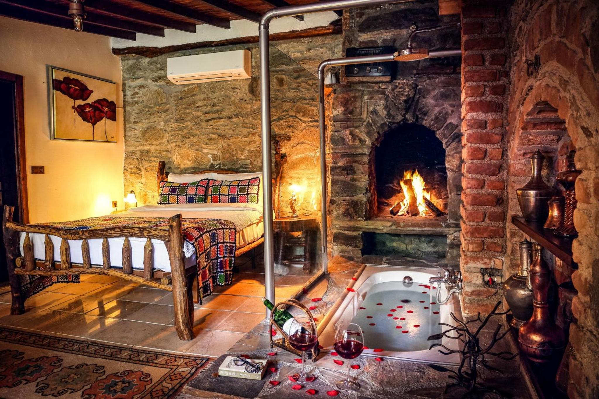 Deluxe Double Room with Bath - Photo 1