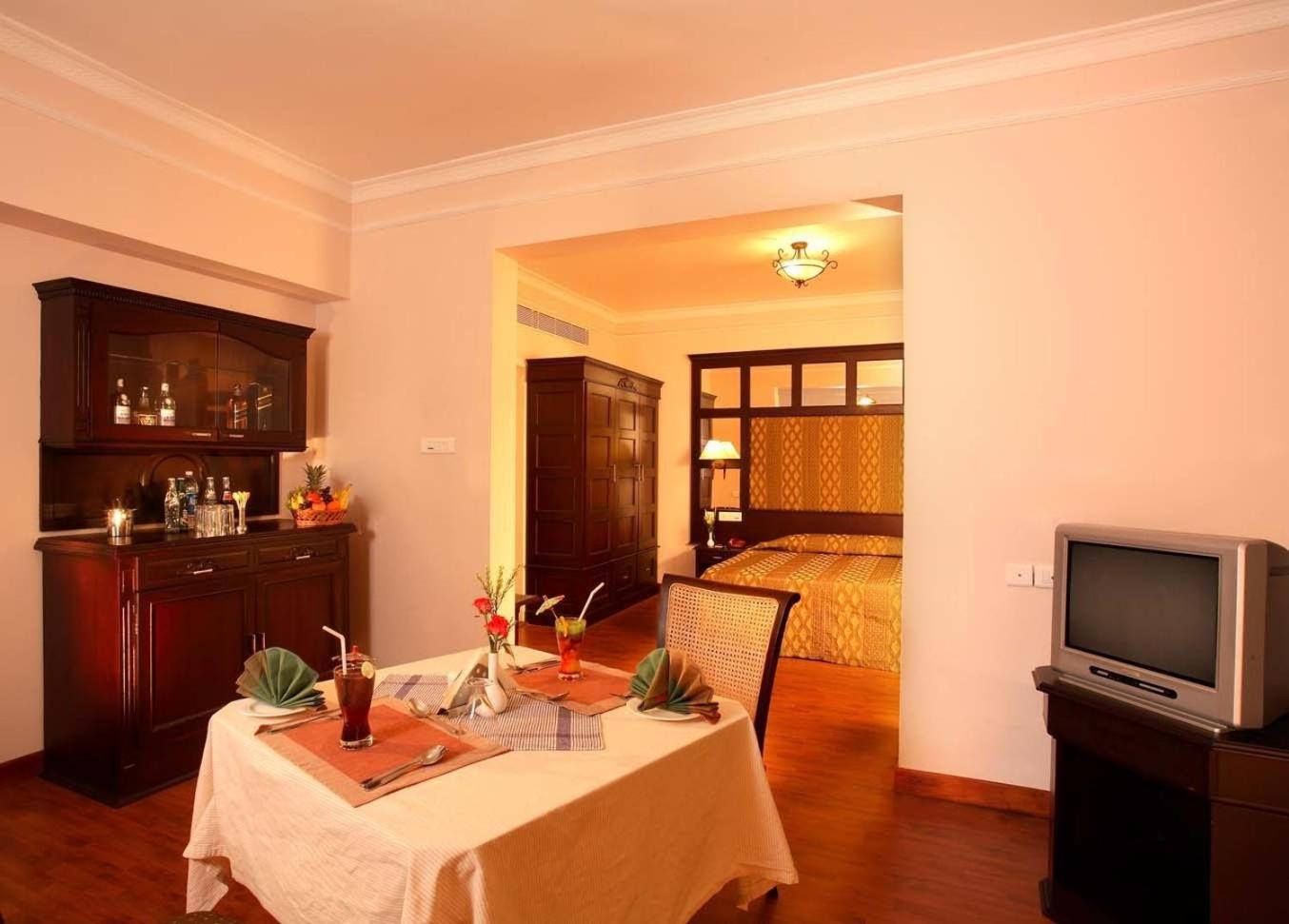Suite - Photo 3
