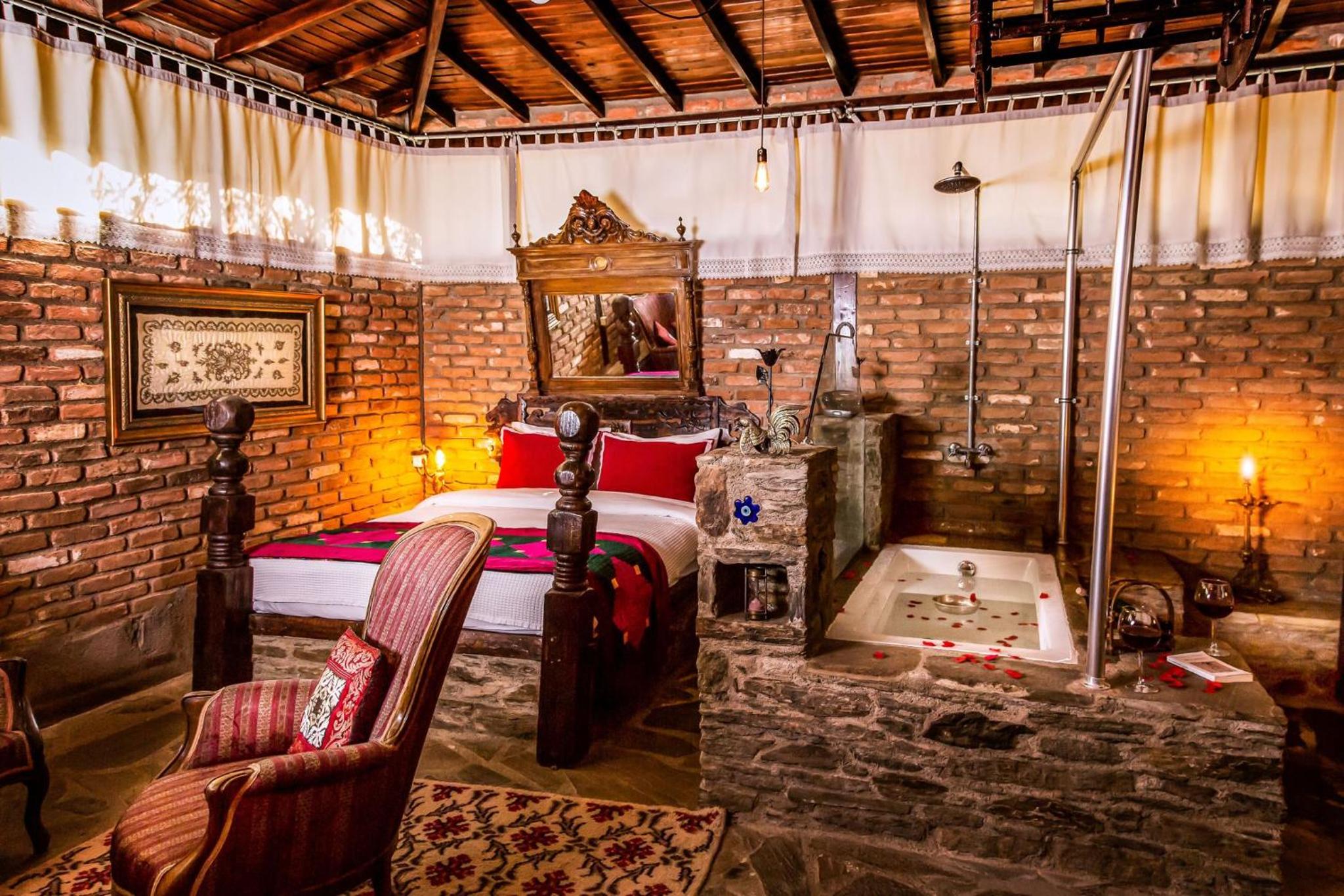 Deluxe Double Room with Bath photo 3
