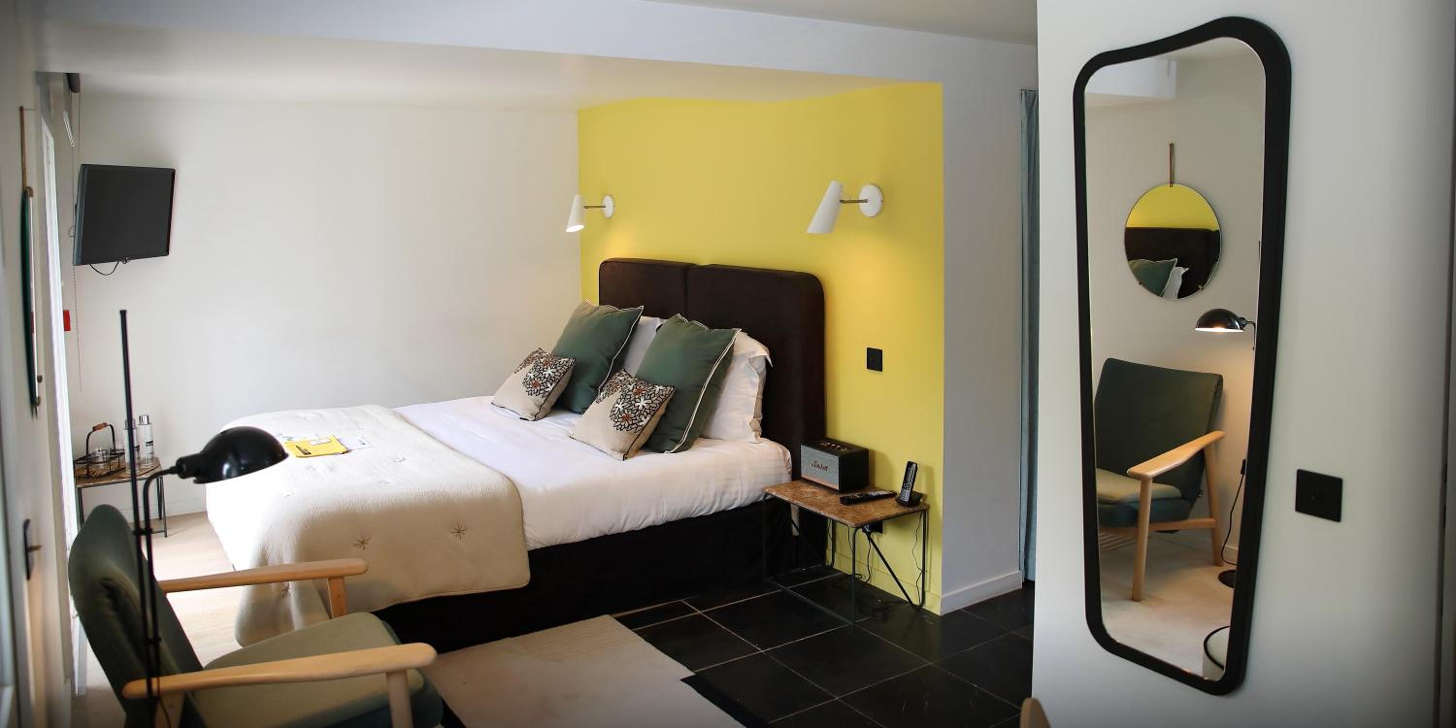 Double Room - Garden Level photo 2