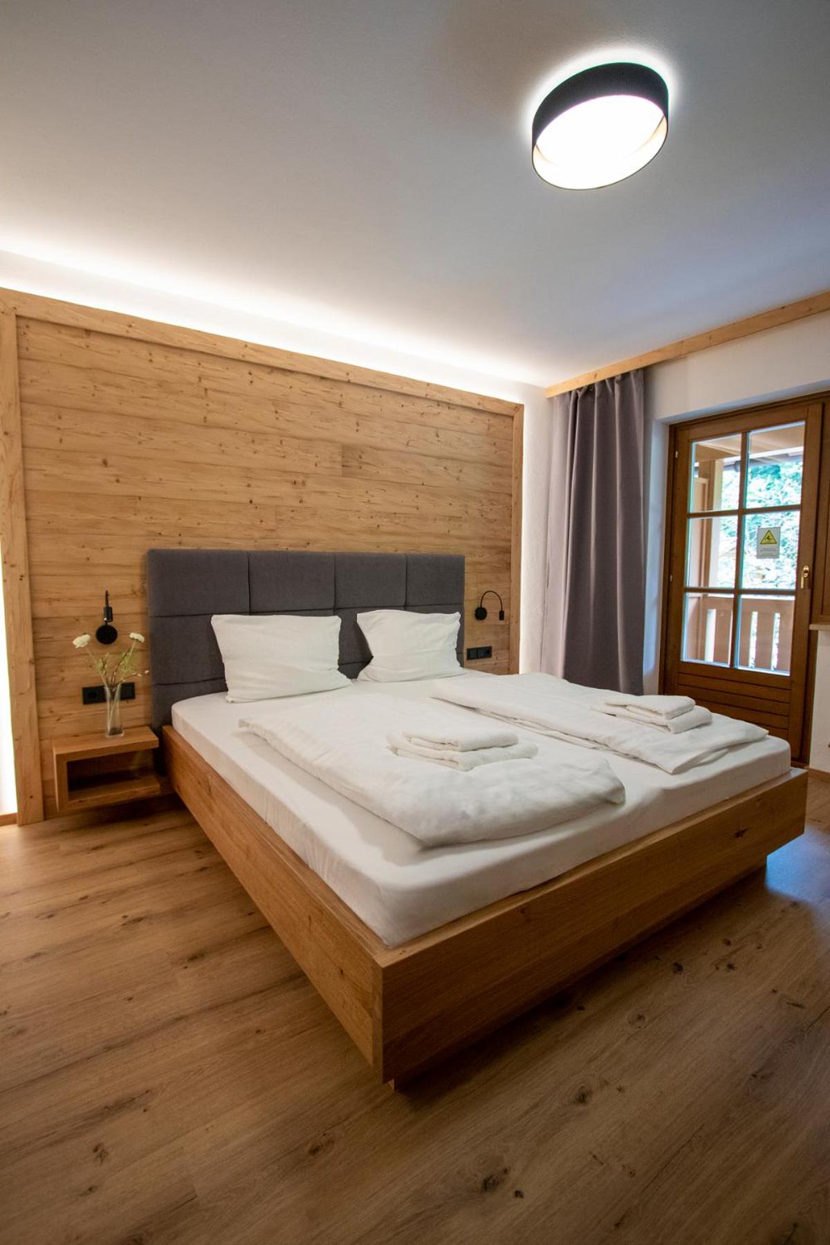 Deluxe Double Room with Balcony photo 2