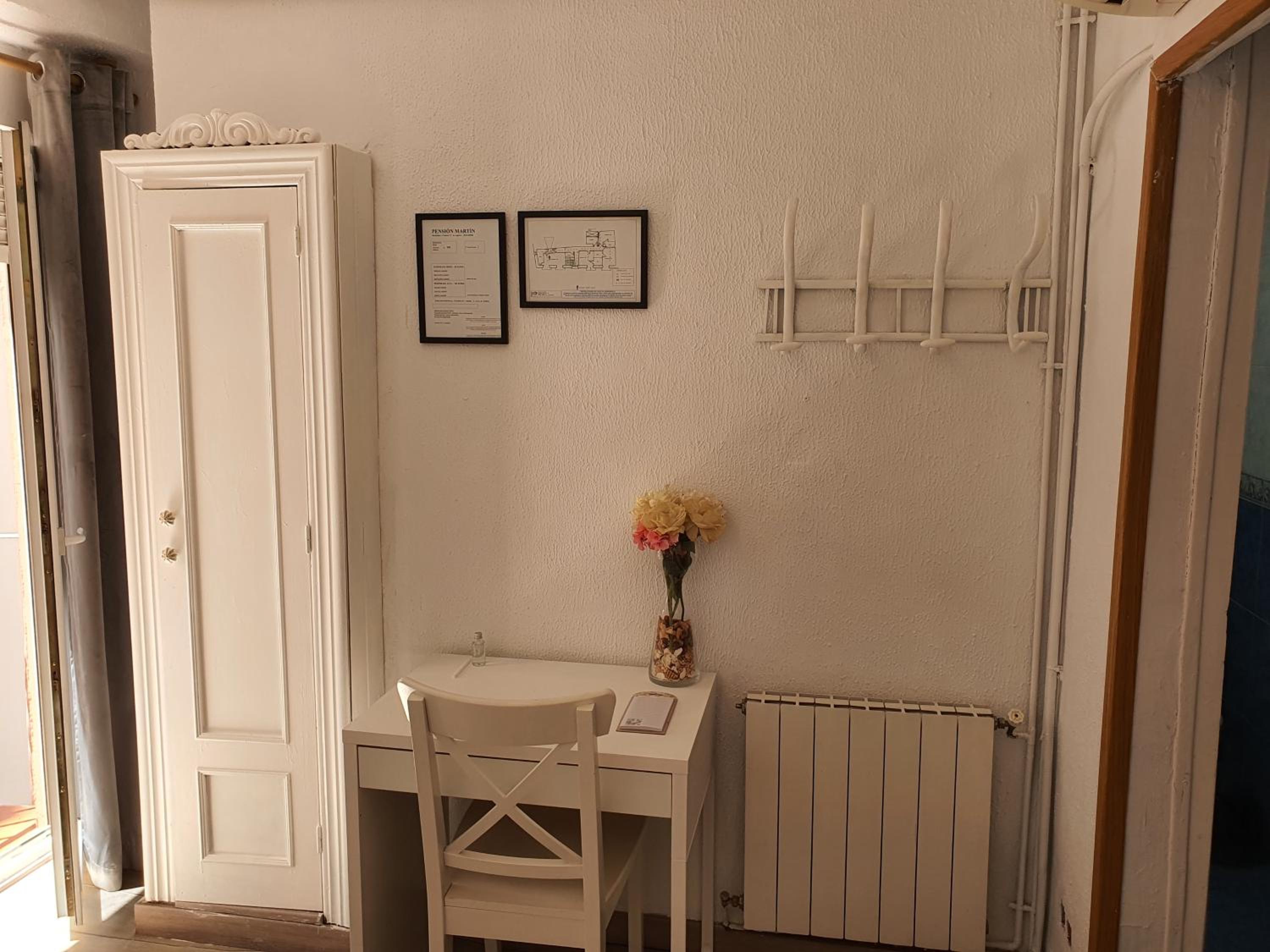 Triple Room with Private Bathroom - Photo 5