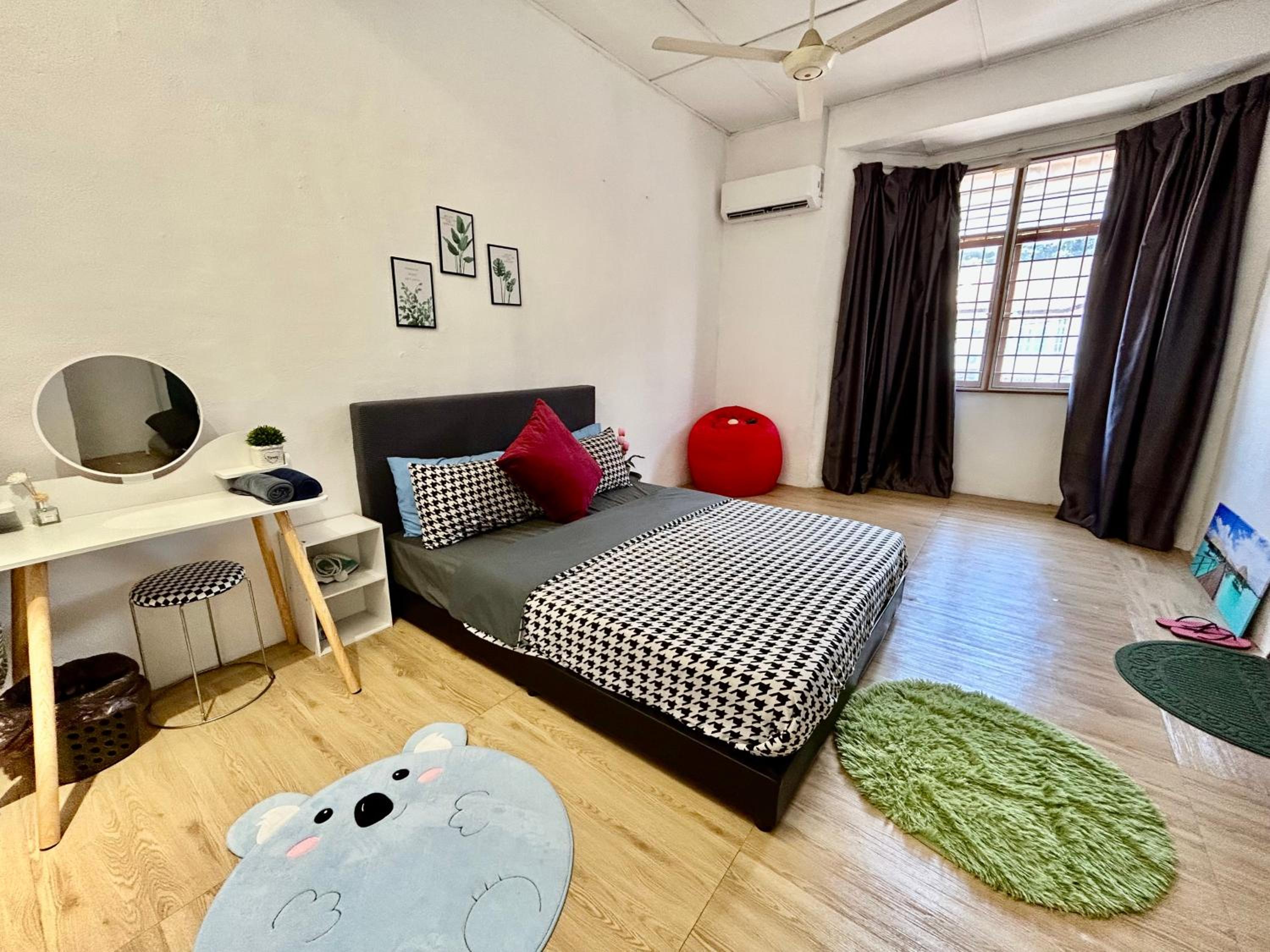 Four-Bedroom House photo 3