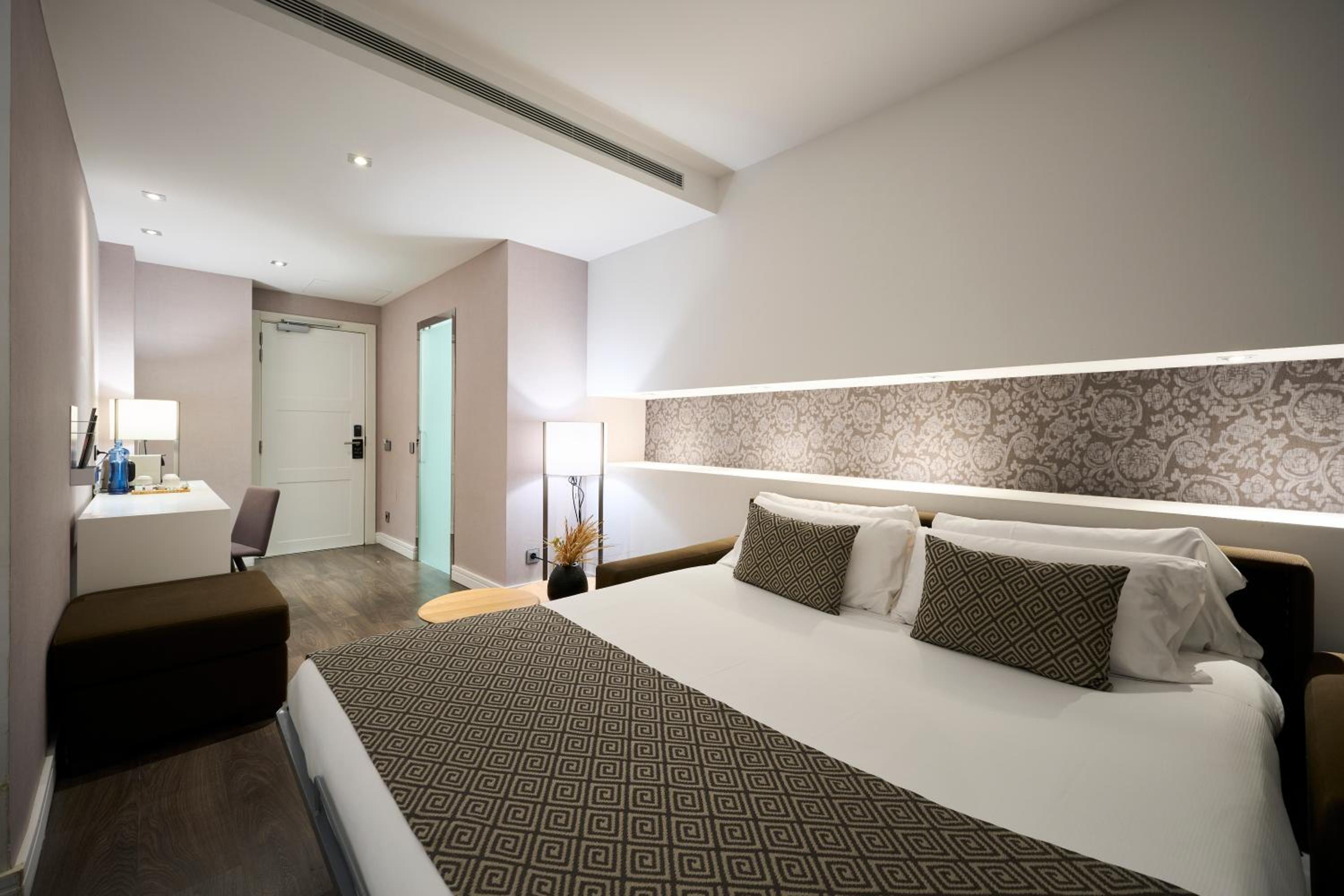Quadruple Room (2 Adults + 2 Children)