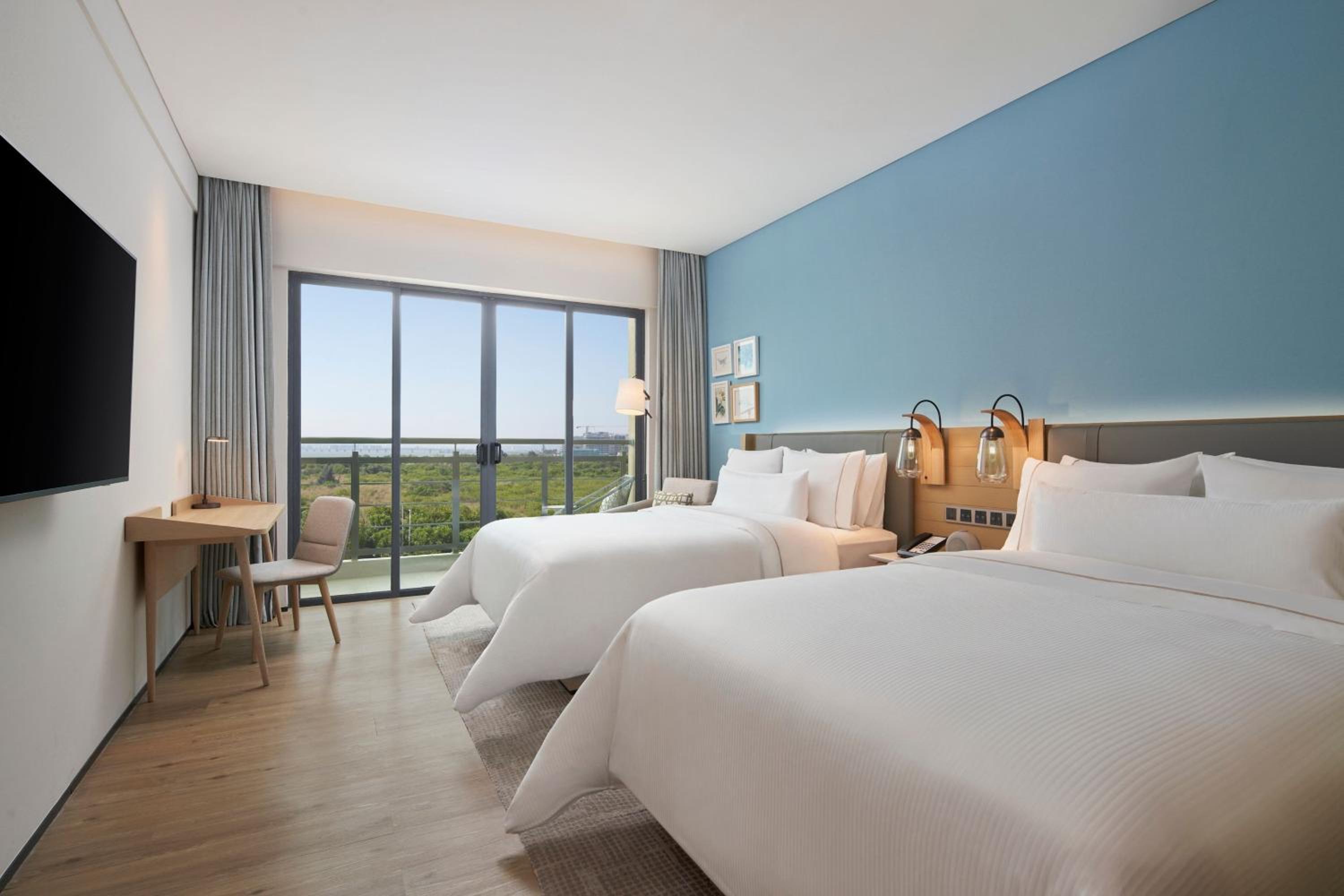 Deluxe Double Room with Two Double Beds, Balcony and Ocean View - Photo 1