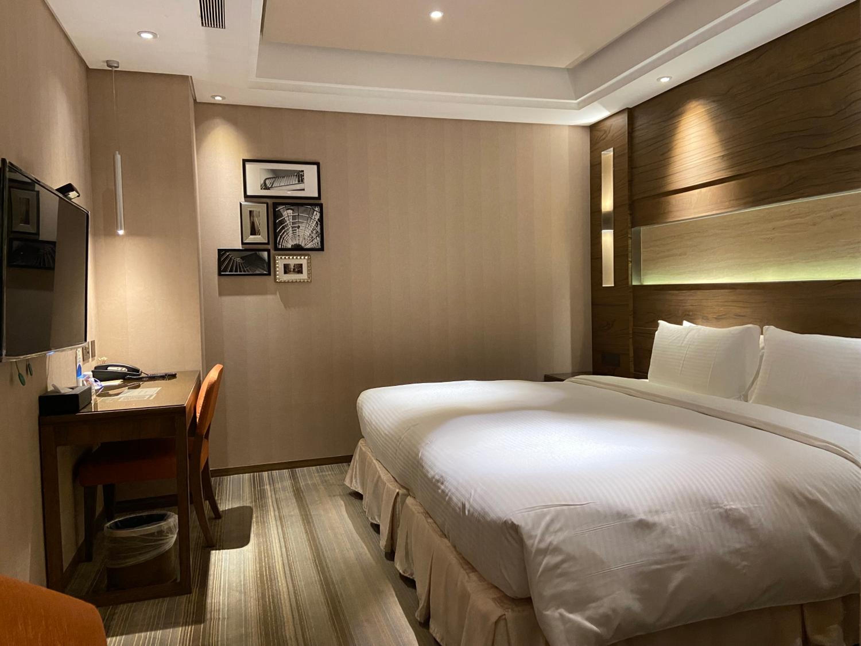 Standard Double Room - No Window photo 1