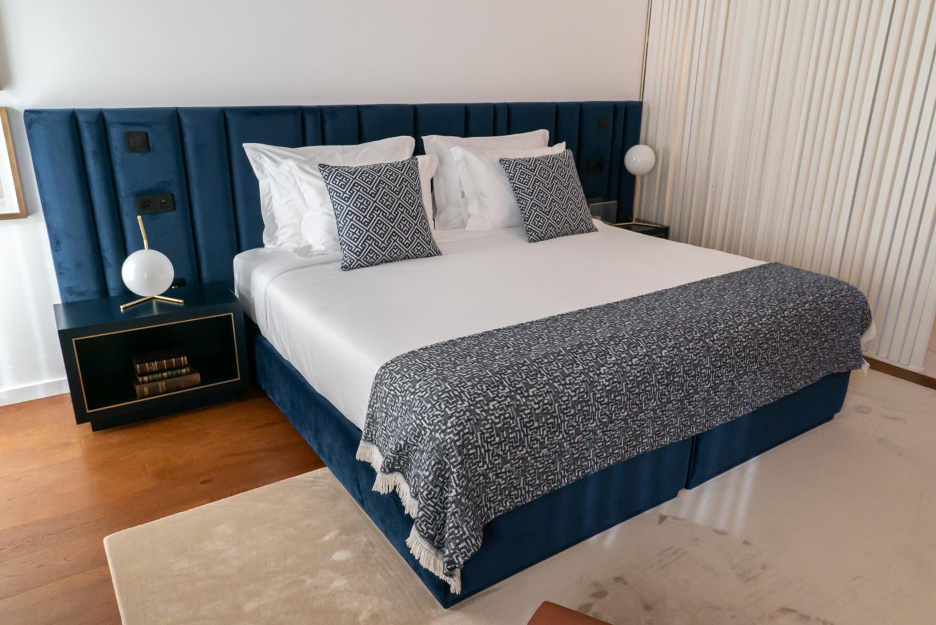 Large Double or Twin Room - Photo 6