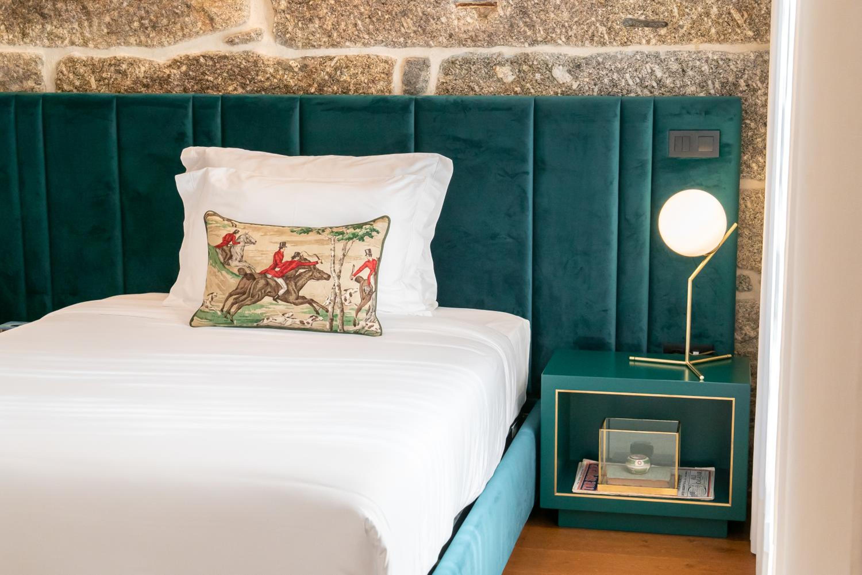 Large Double or Twin Room - Photo 3