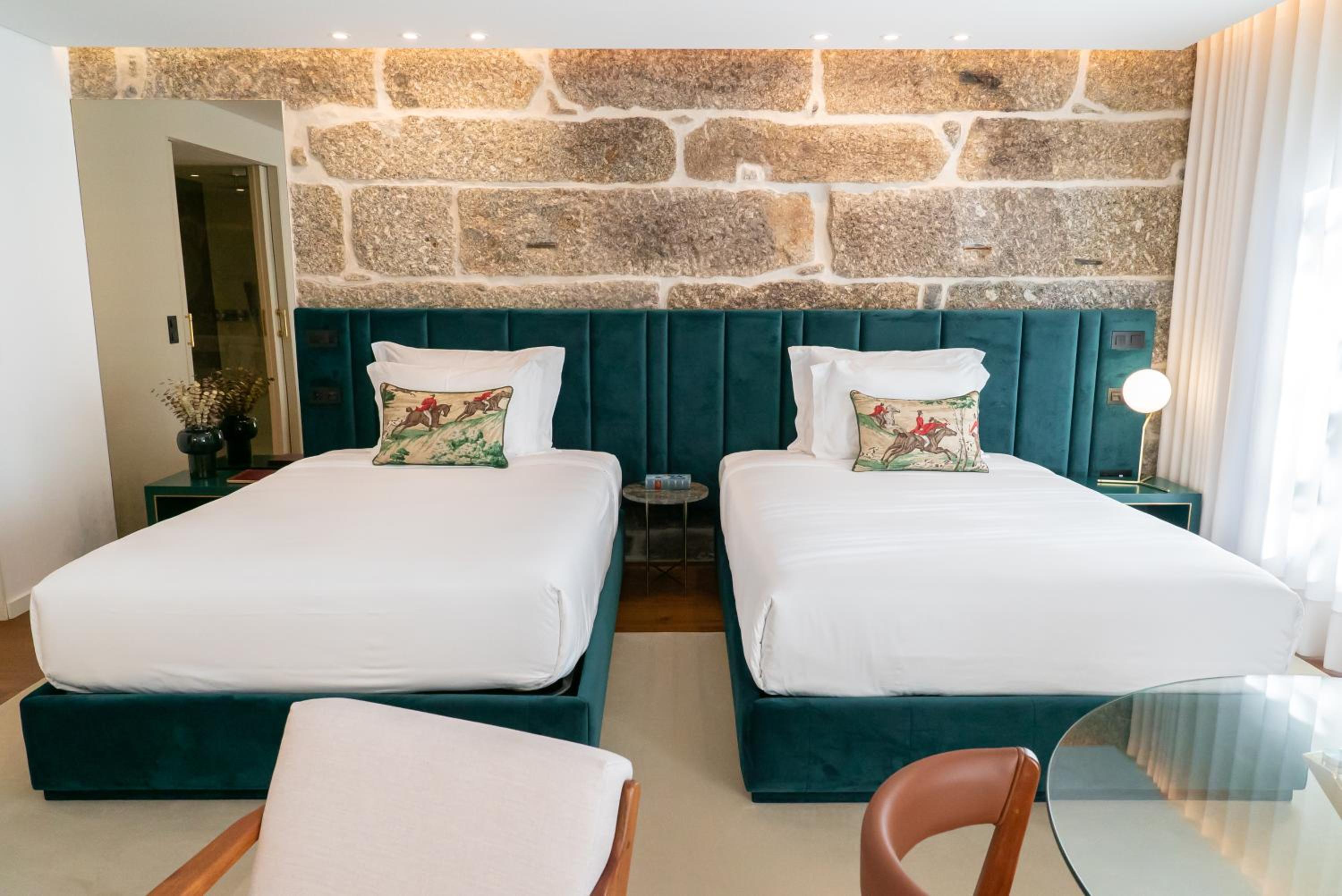 Large Double or Twin Room - Photo 11