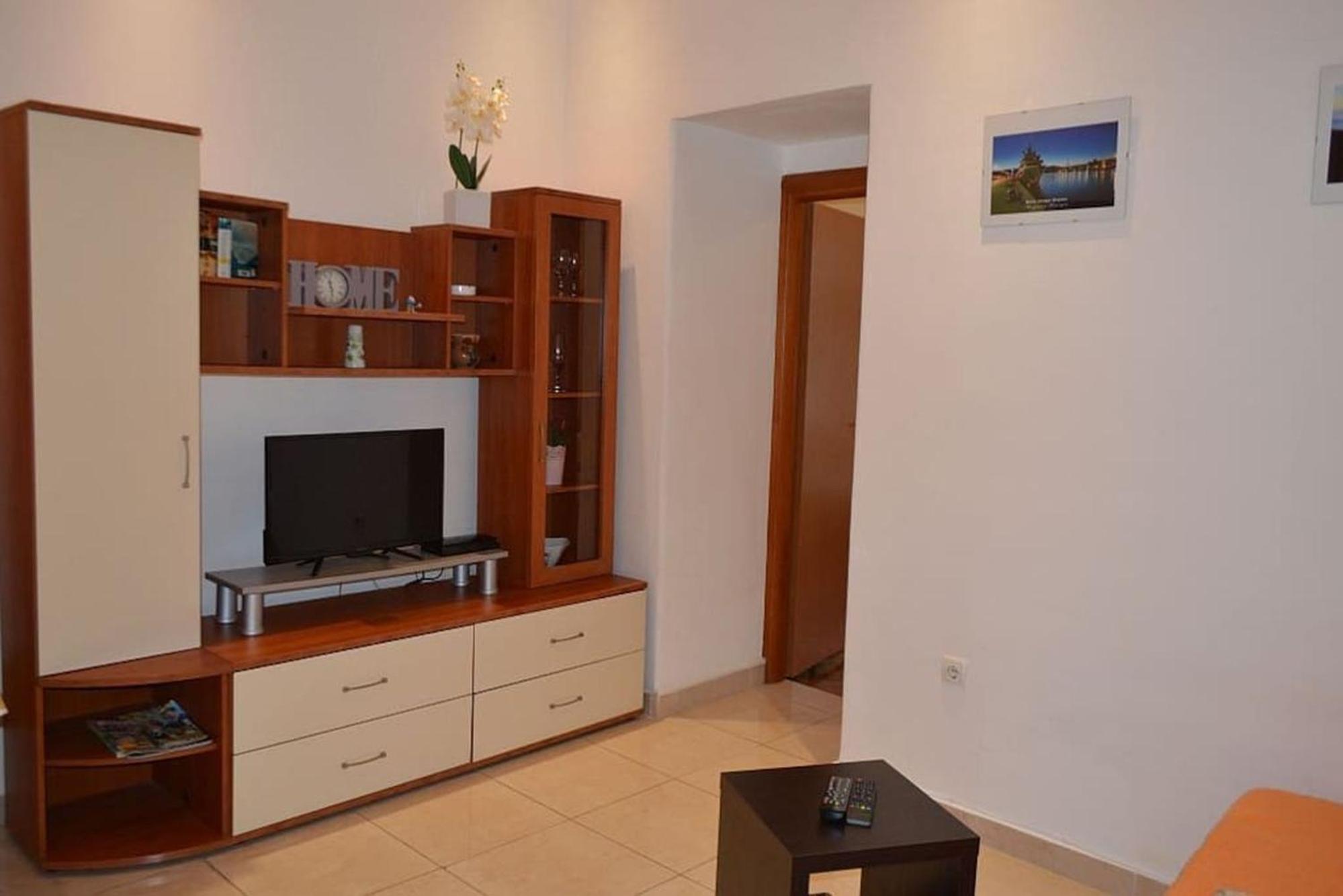 Apartment with Garden View