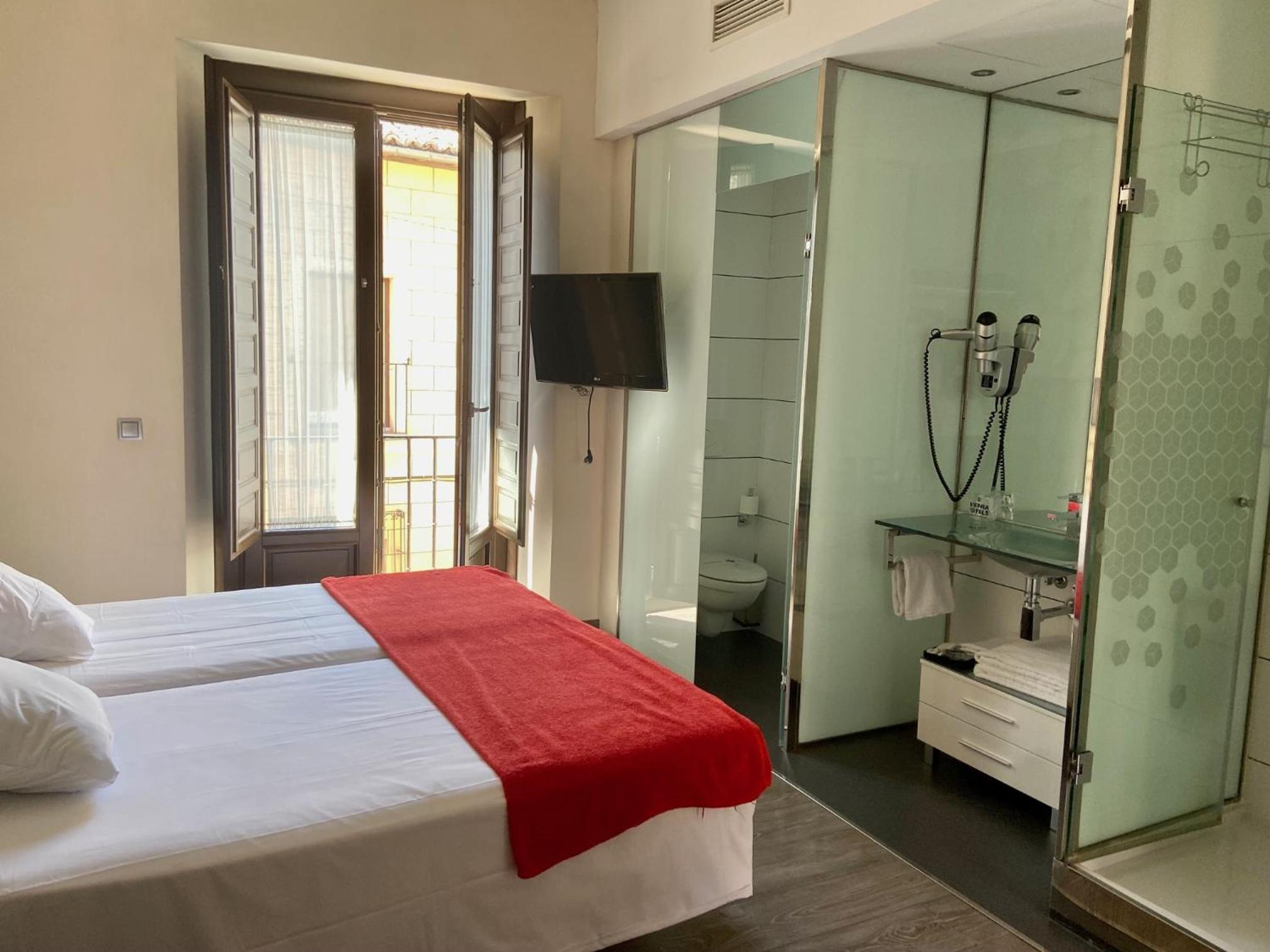 Double or Twin Room - Photo 16