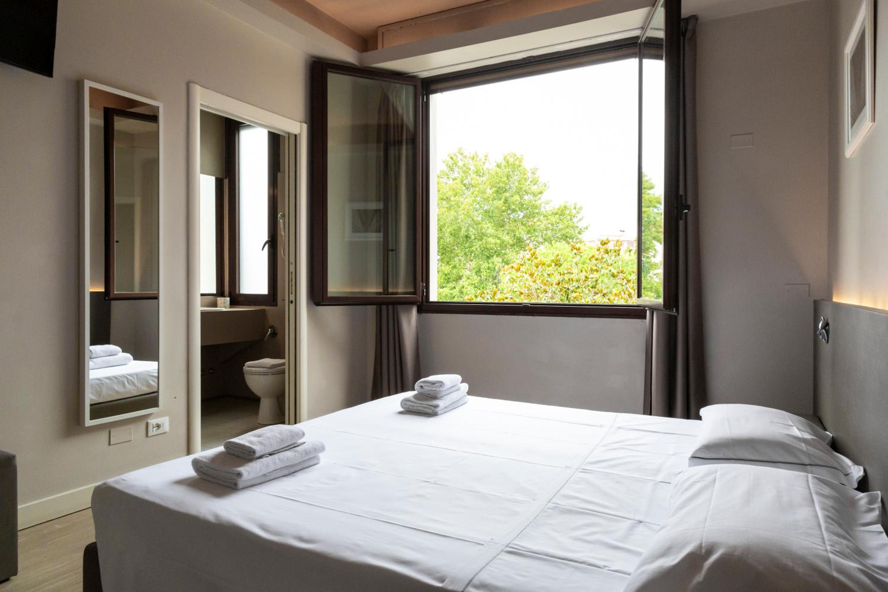 Standard Double Room photo 3