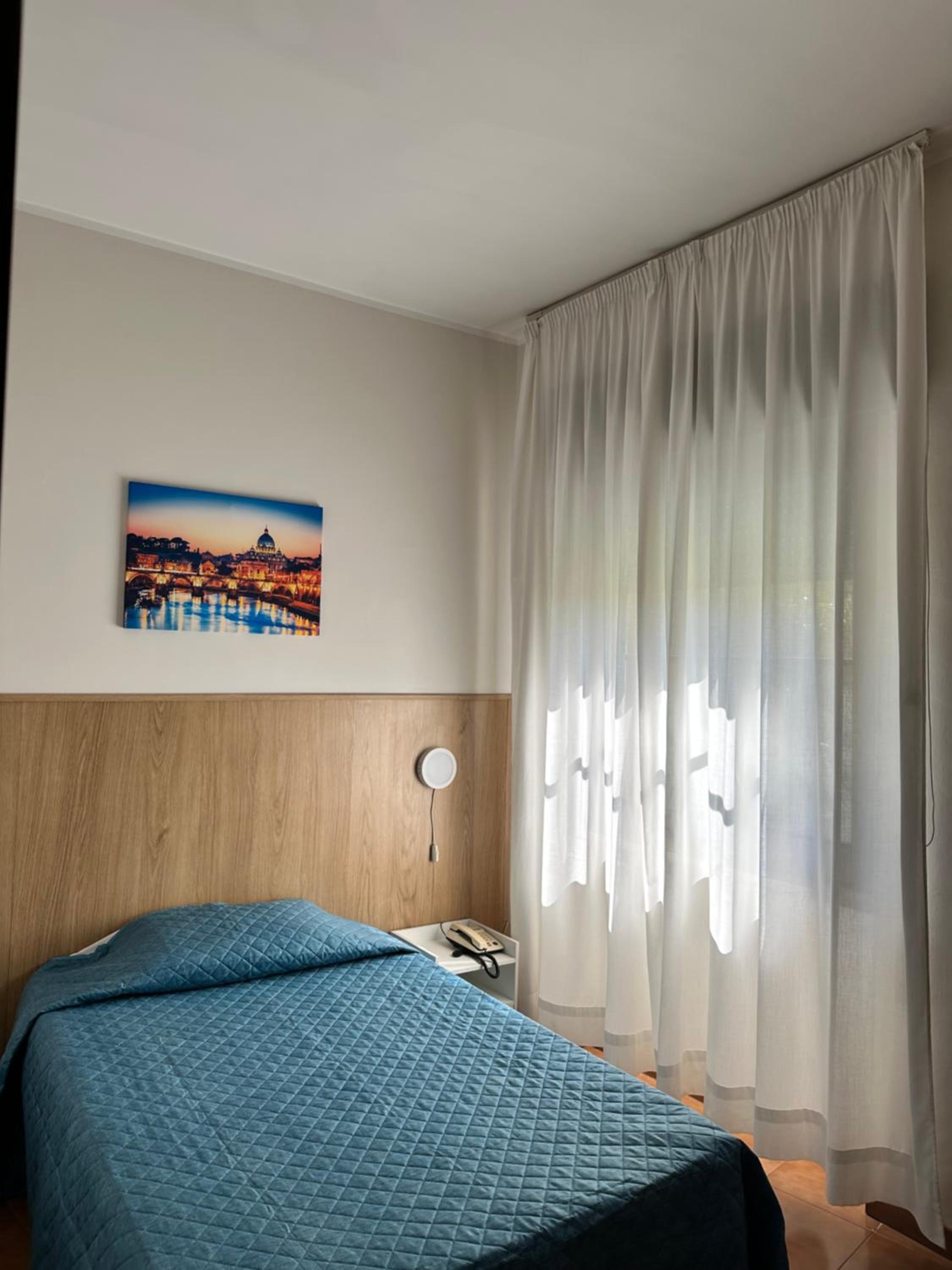 Large Single Room photo 1