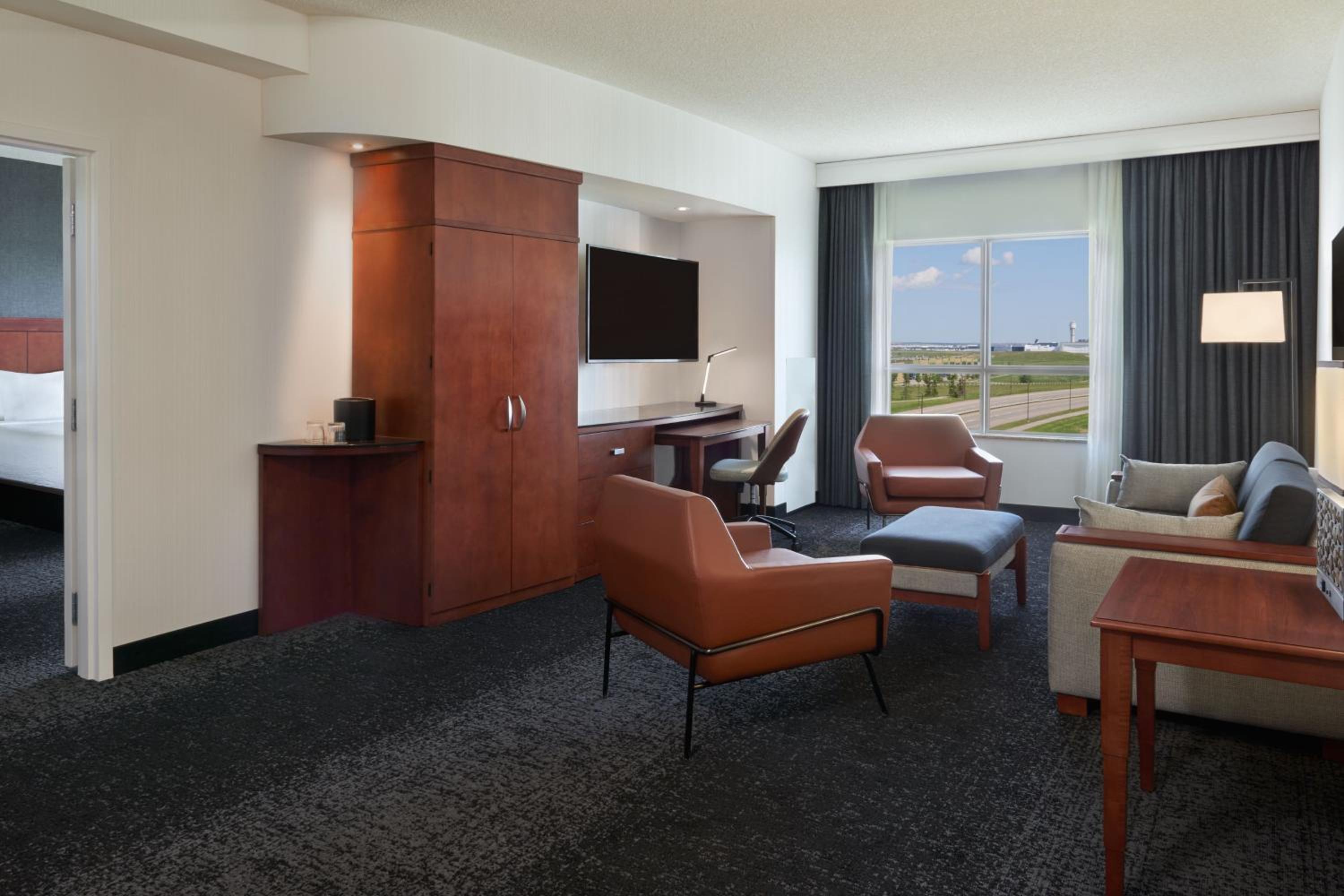 One-Bedroom King Suite - Photo 2