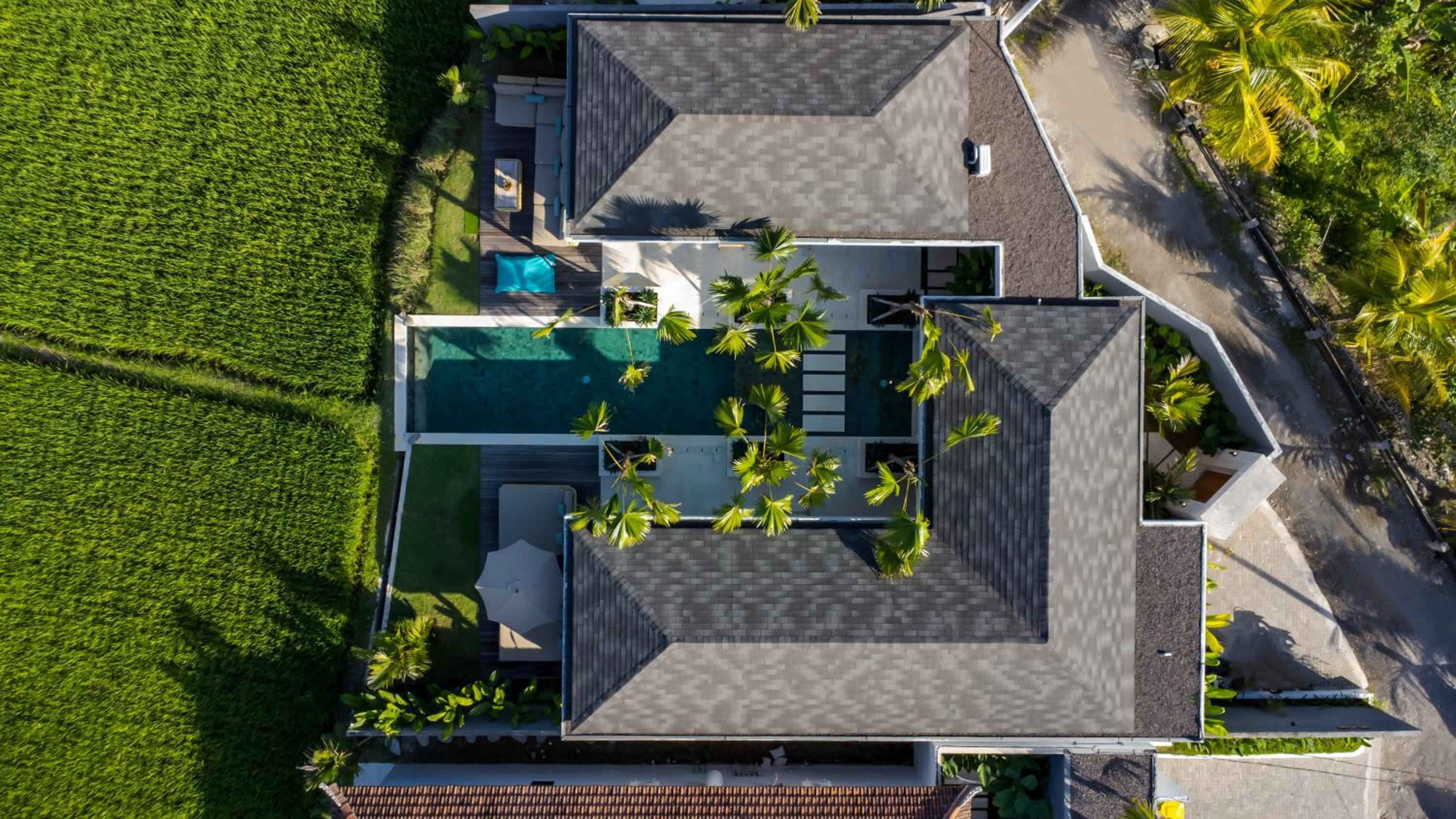 Villa - Photo 2