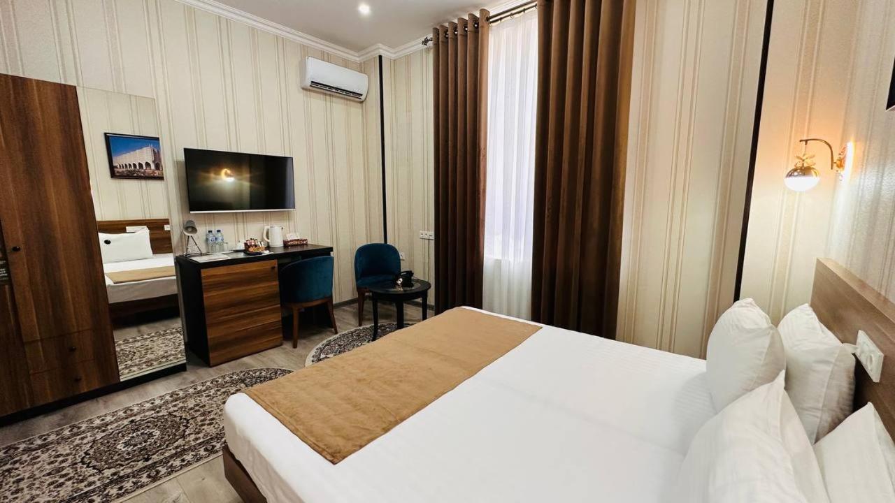 Double or Twin Room with Private Bathroom - Photo 4