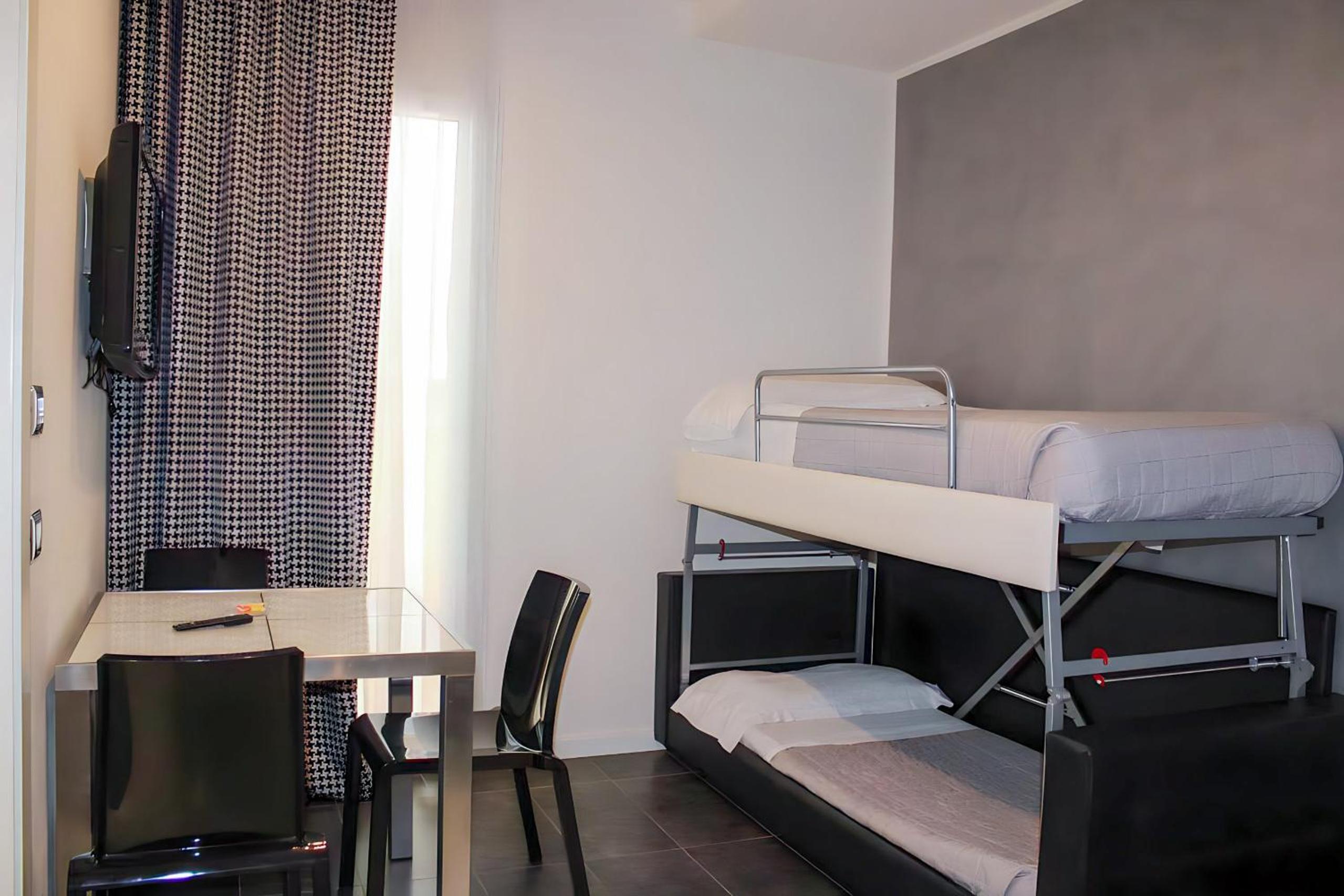 Suite with Balcony (4 Adults) - Photo 3