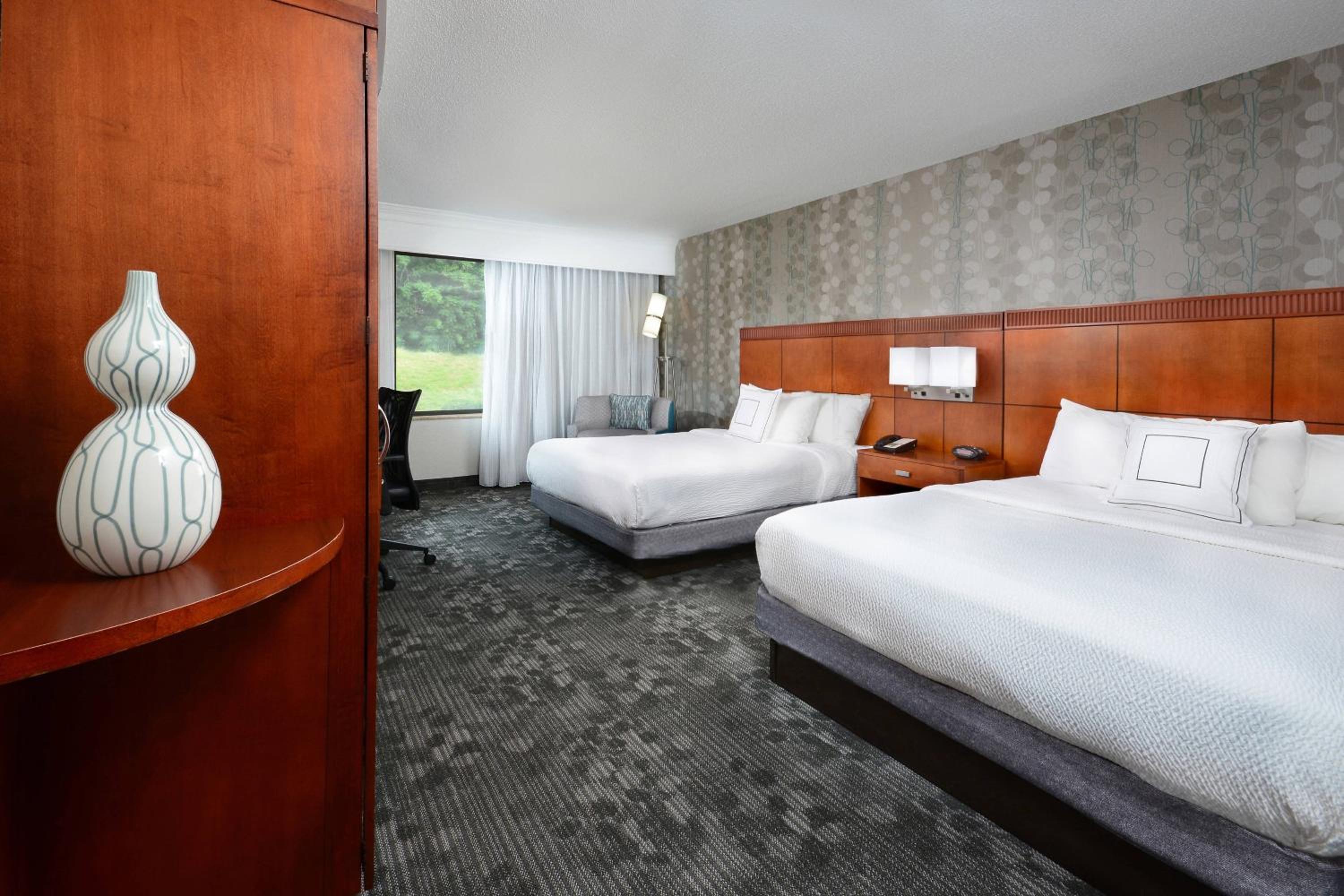 Queen Room with Two Queen Beds - Non-Smoking - Photo 1