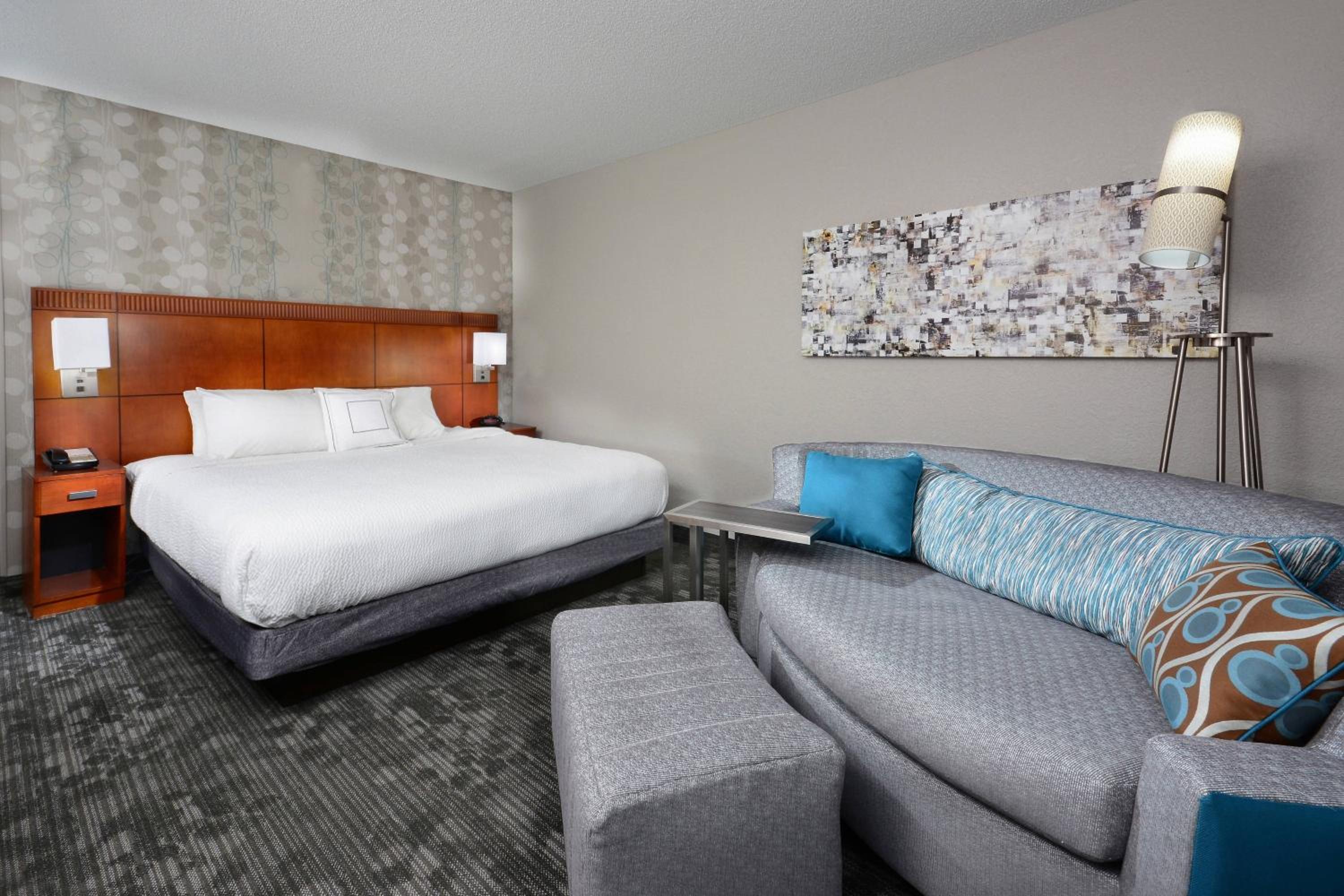 King Room with Sofa Bed and Adapted Tub - Mobility and Hearing Accessible - Photo 1