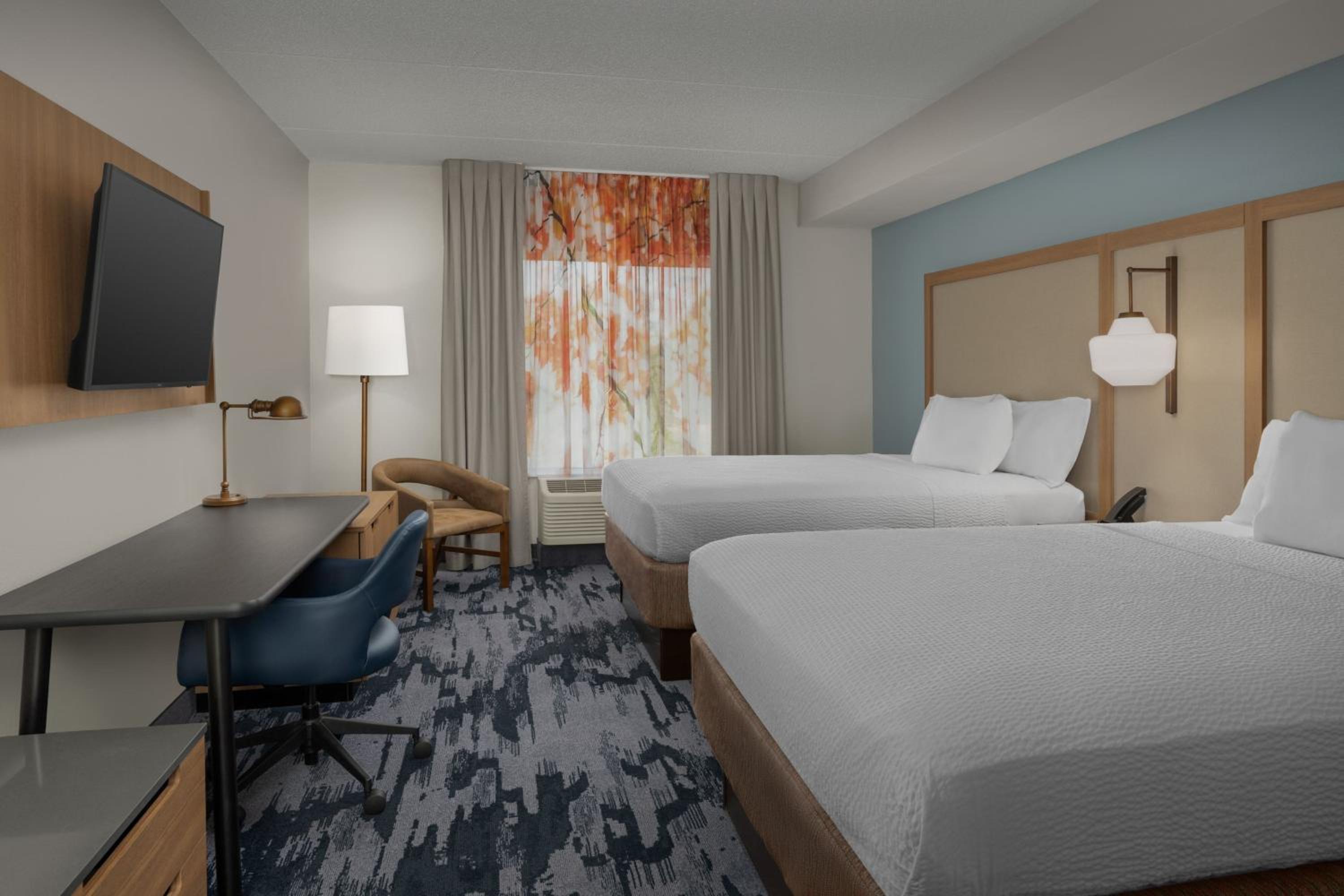 Queen Room with Two Queen Beds photo 1