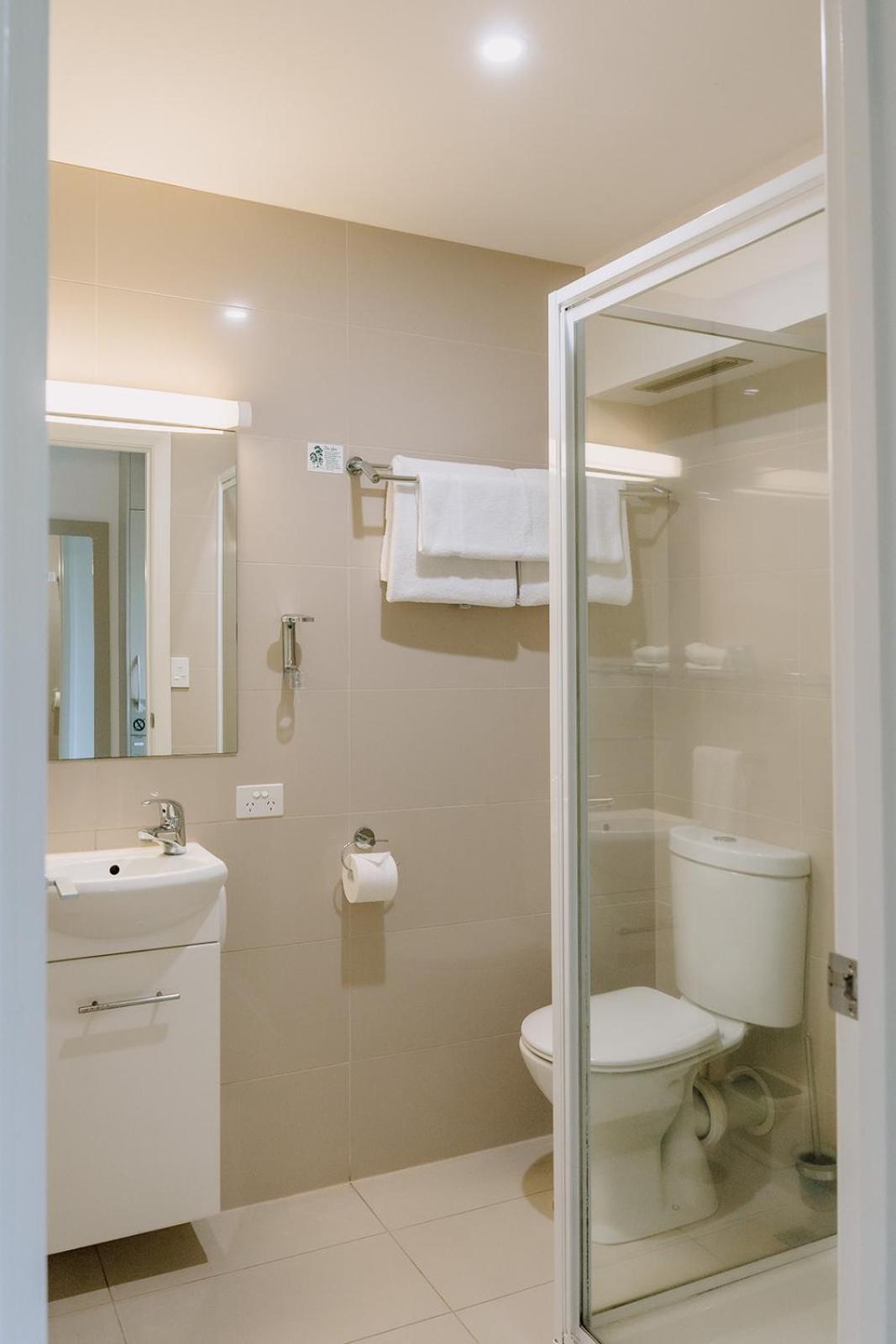 Deluxe Self-Contained Twin