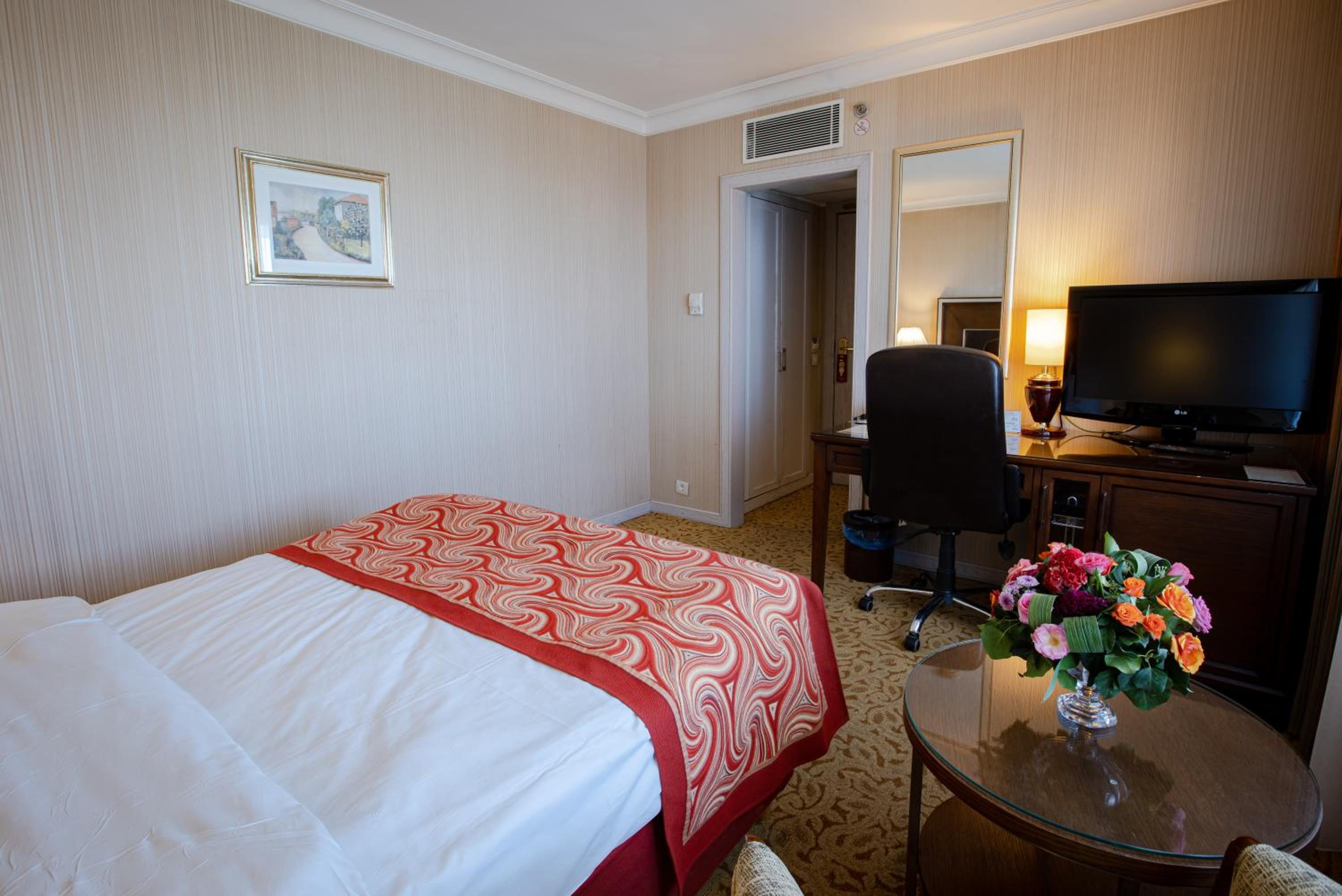 Superior Double or Twin Room - Photo 2