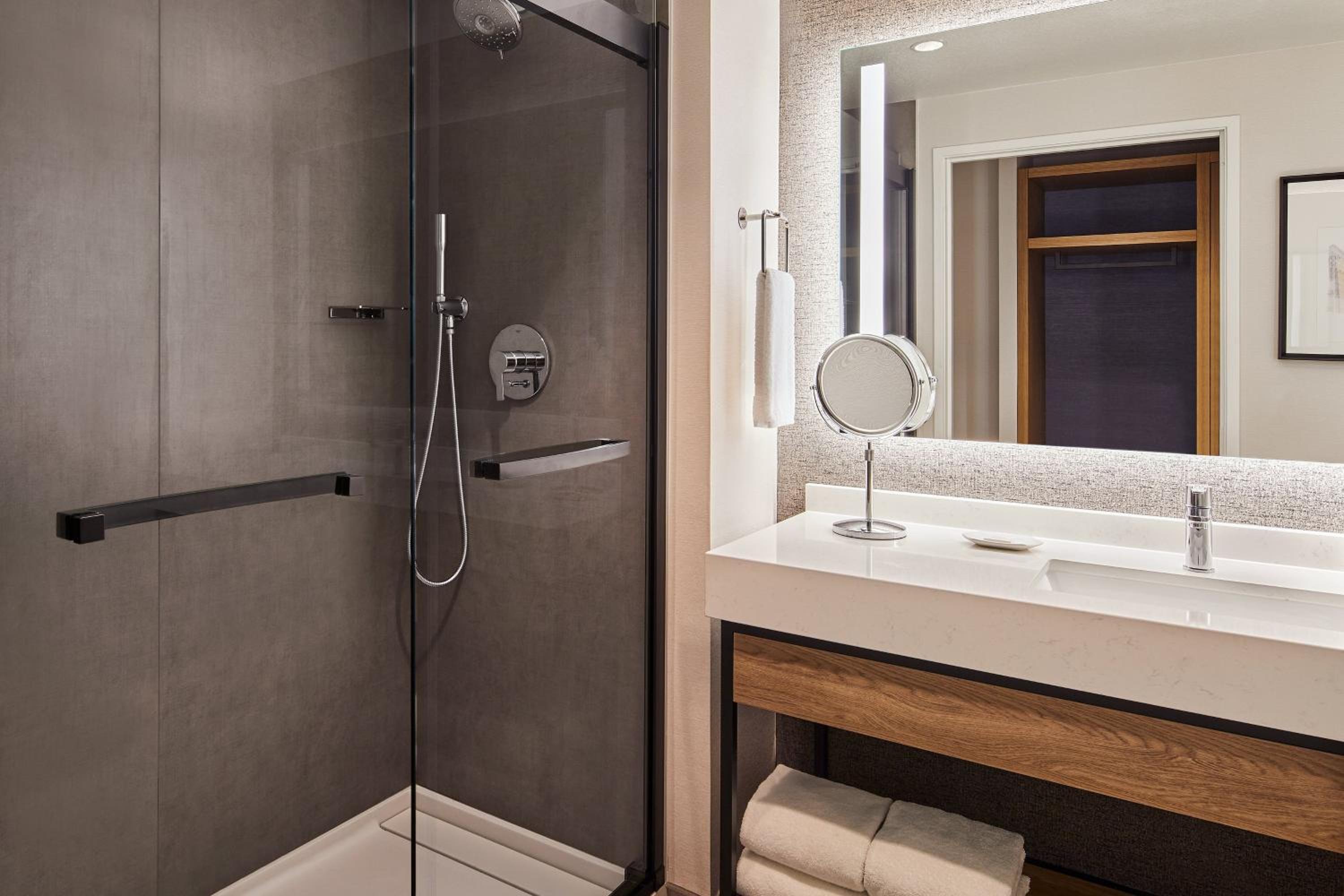 Traditional Room, Guest room, 1 King, City view, Low floor - Photo 3
