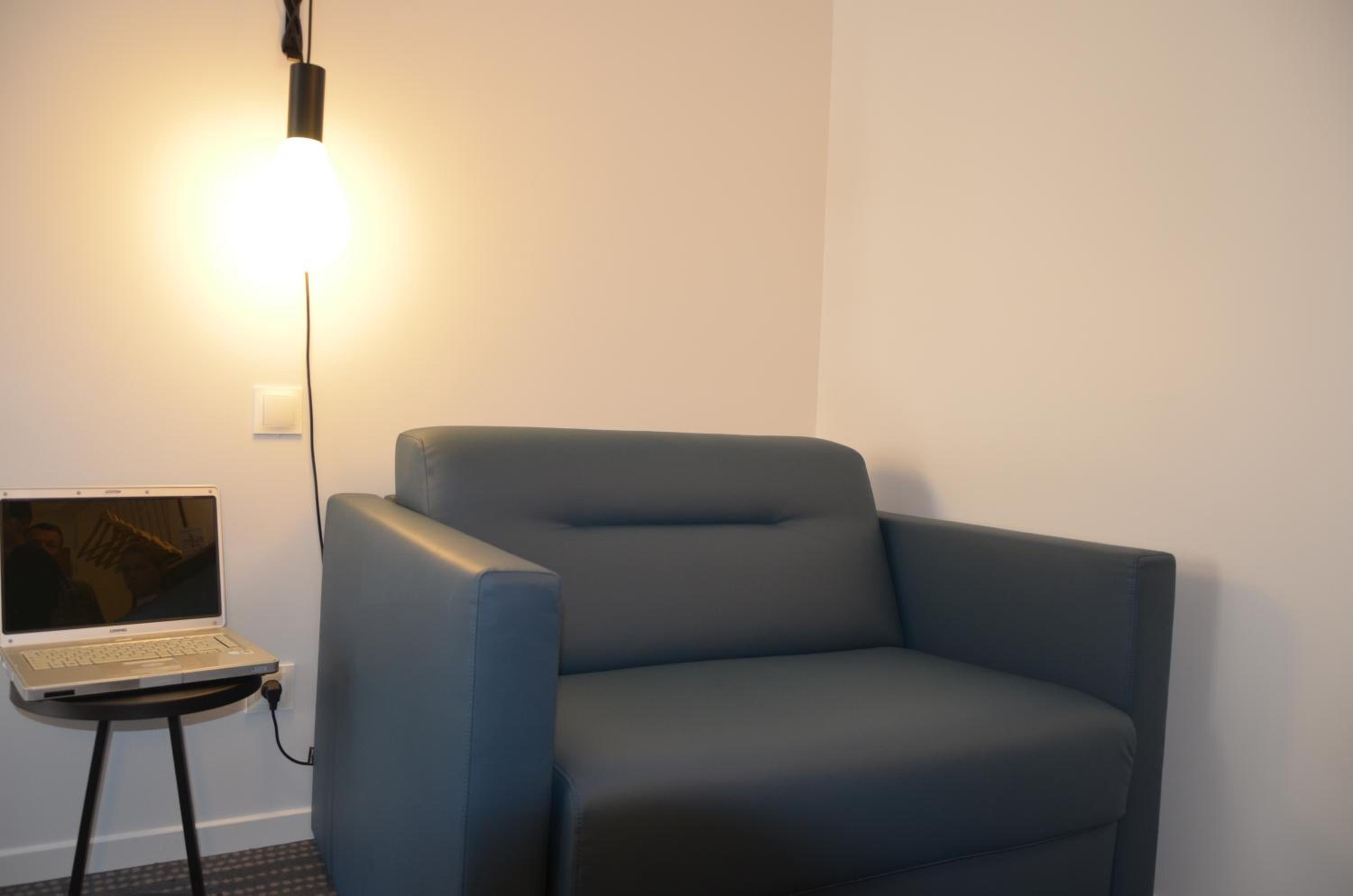 Triple Room with 1 Double Bed and 1 Sofa Bed photo 2
