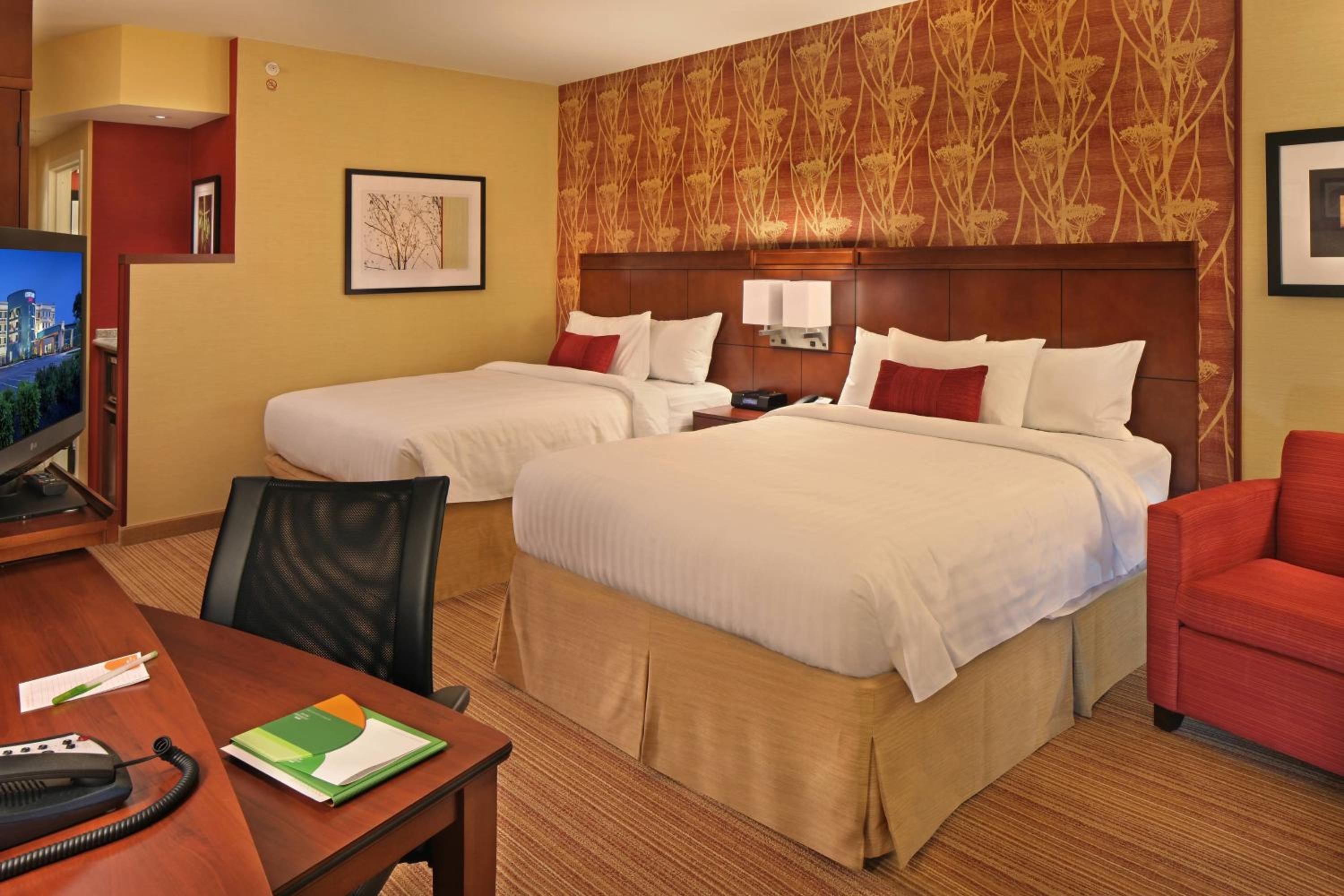 Queen Room with Two Queen Beds - Photo 1