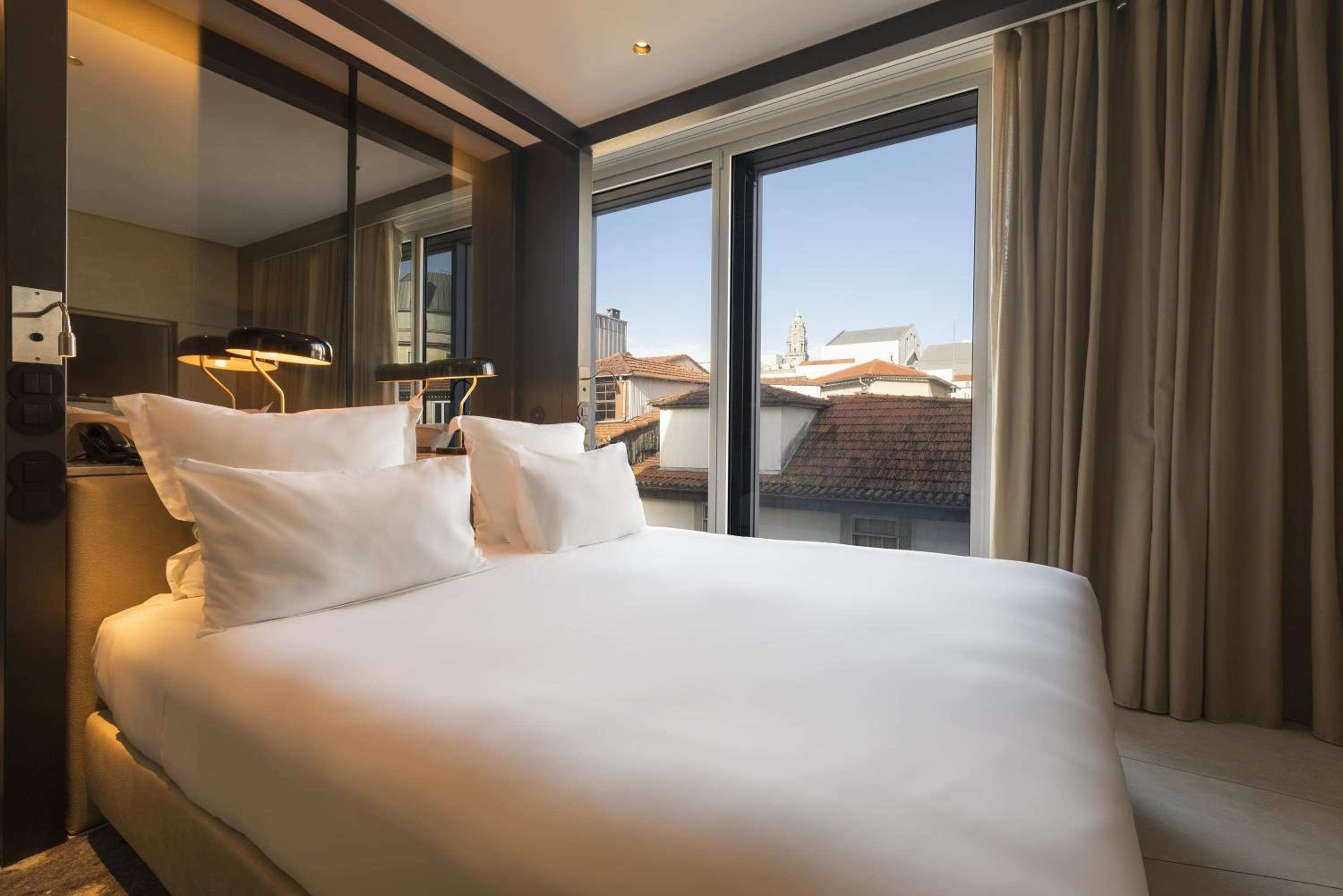 Deluxe Premium Double Room thumbnail 6