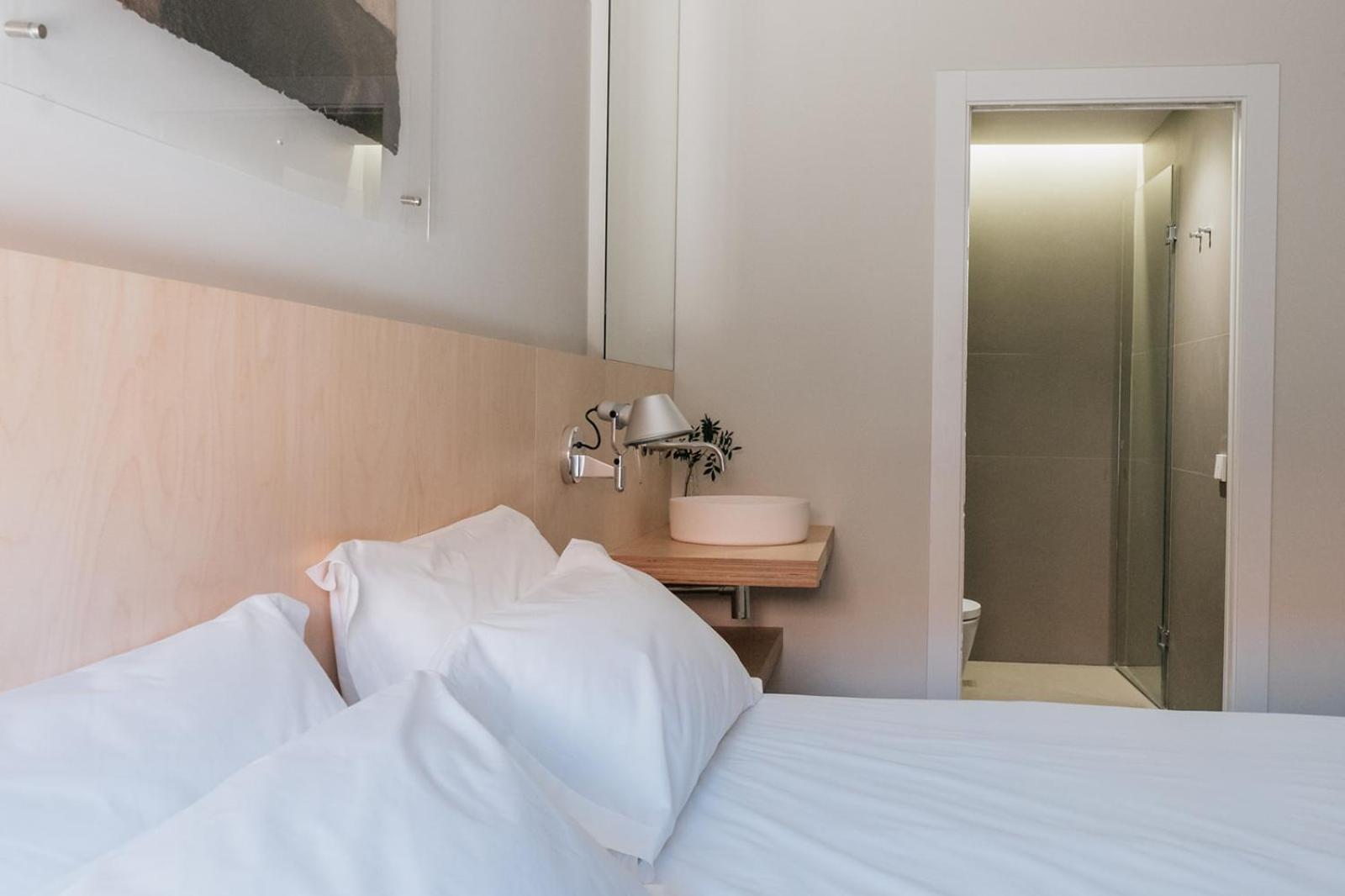 Double or Twin Room - Photo 4