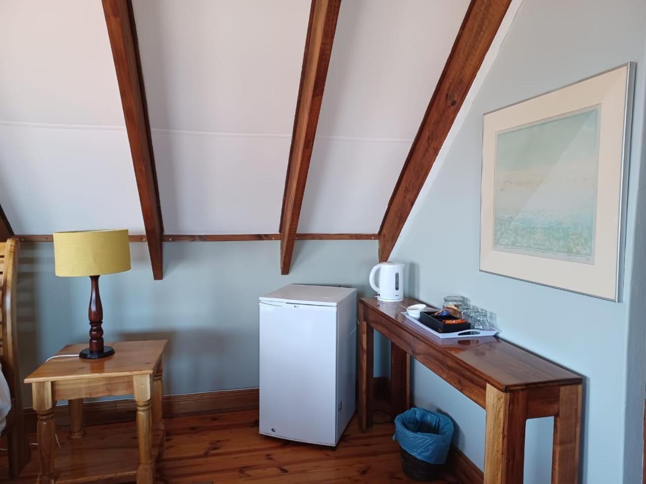 Upstairs Superior Triple sleeper with spacious sitting area - Photo 9