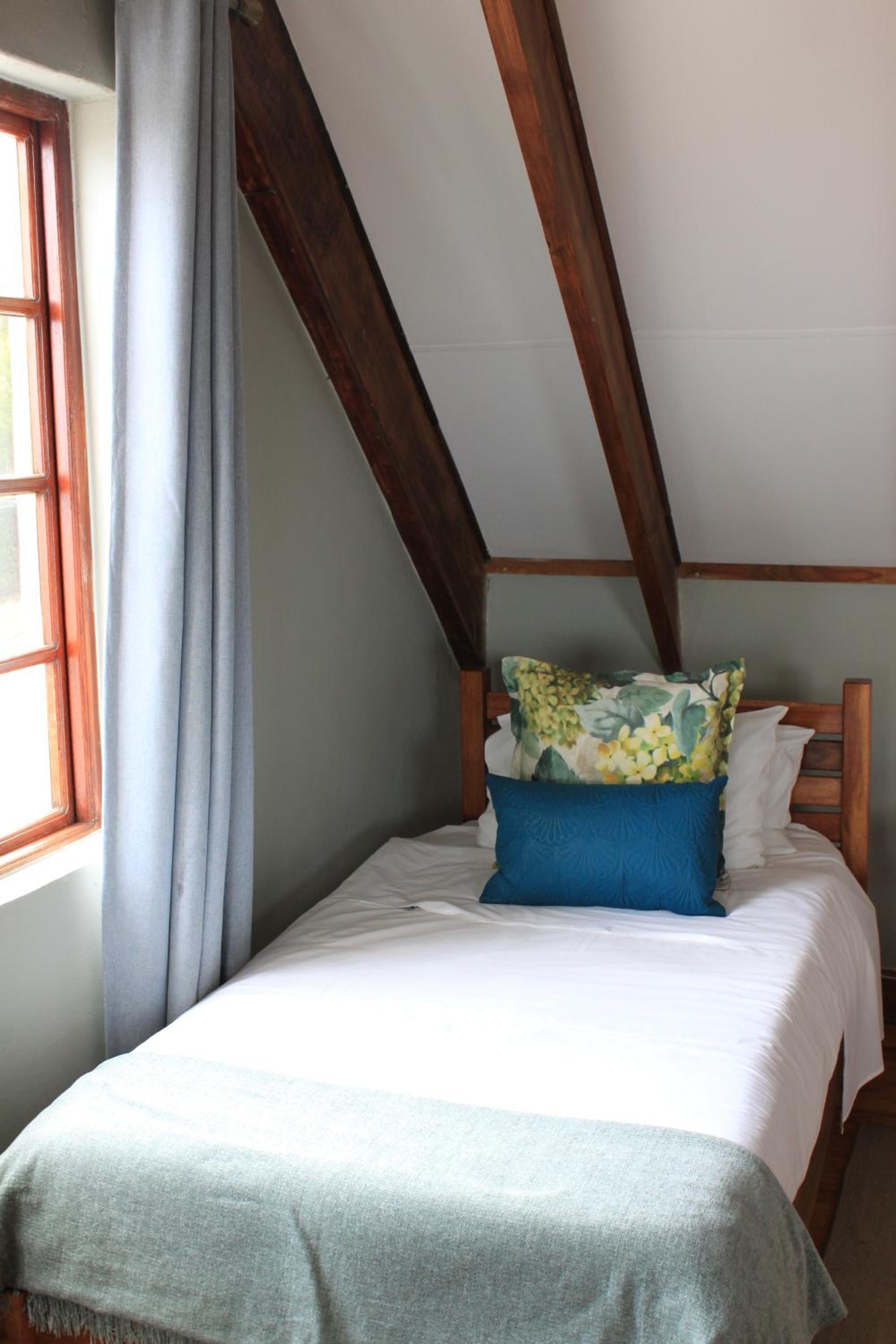 Upstairs Superior Triple sleeper with spacious sitting area - Photo 5