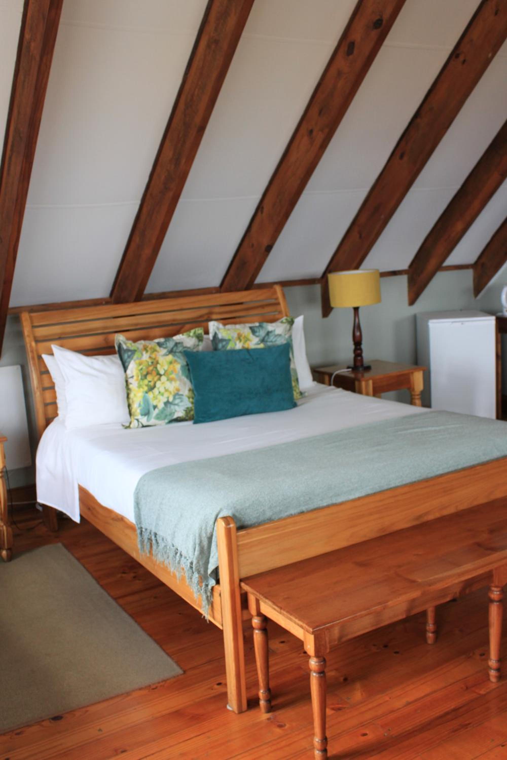 Upstairs Superior Triple sleeper with spacious sitting area - Photo 4