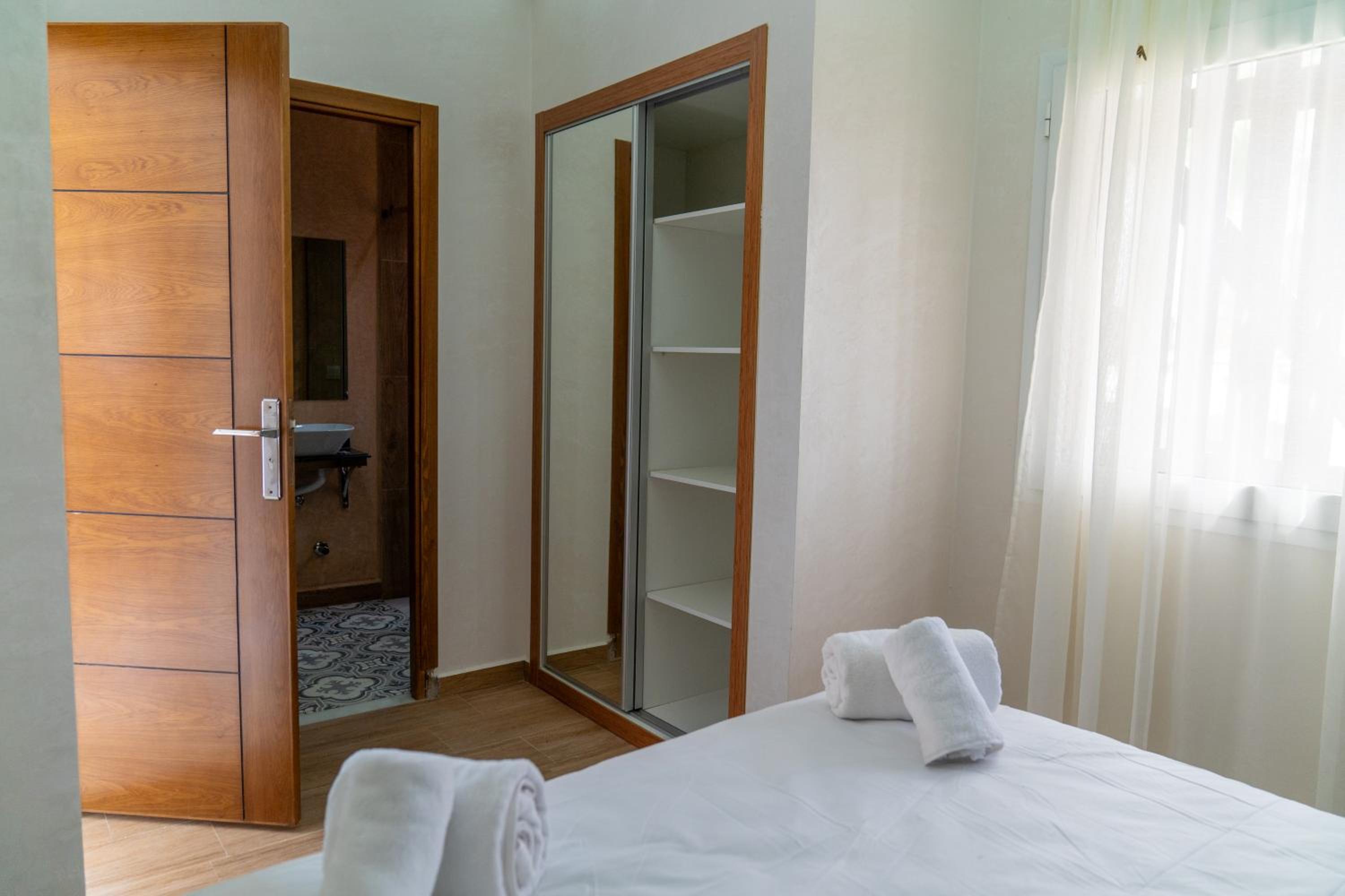 Deluxe Room (2 Adults + 1 Child) photo 3