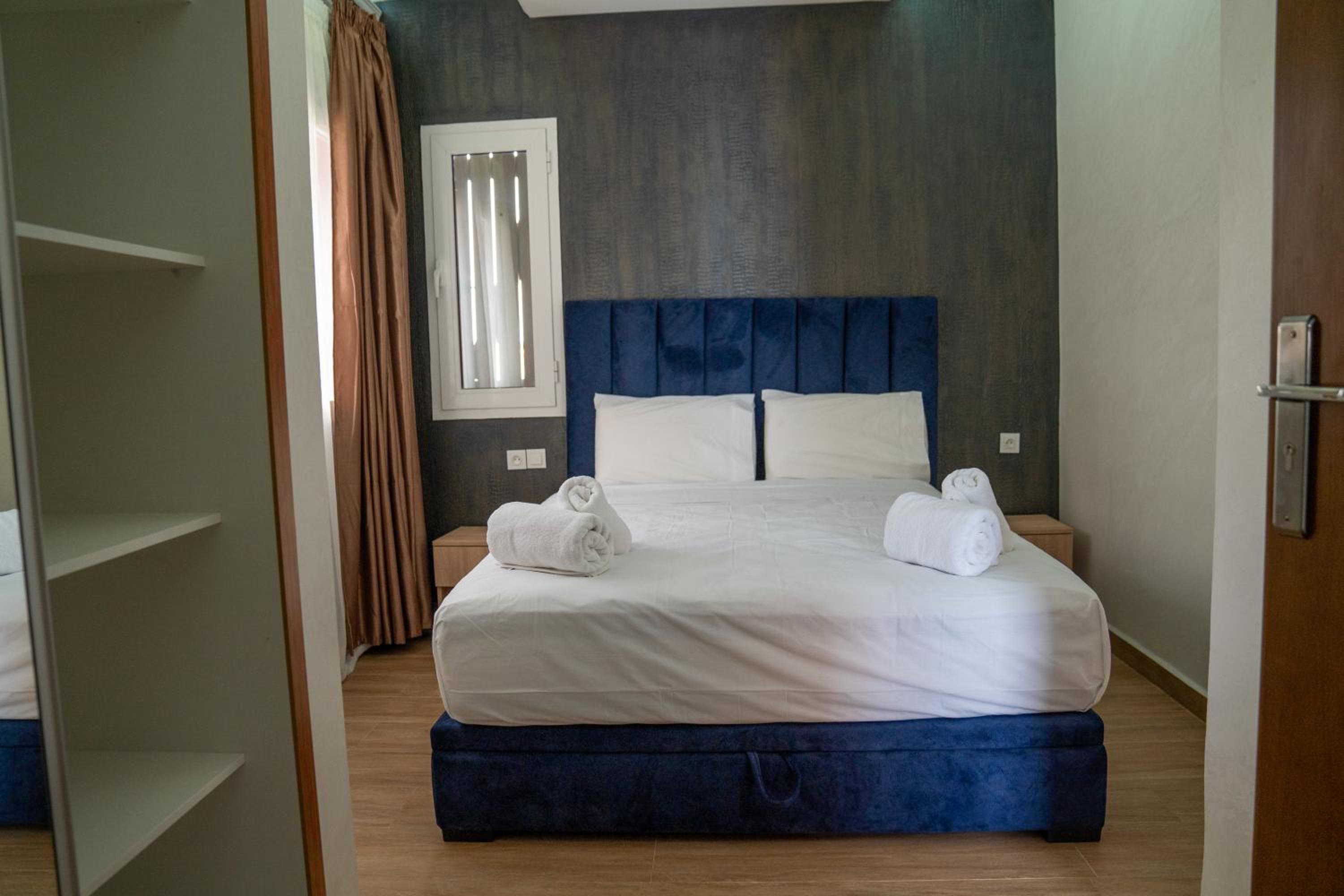 Deluxe Room (2 Adults + 1 Child) photo 1