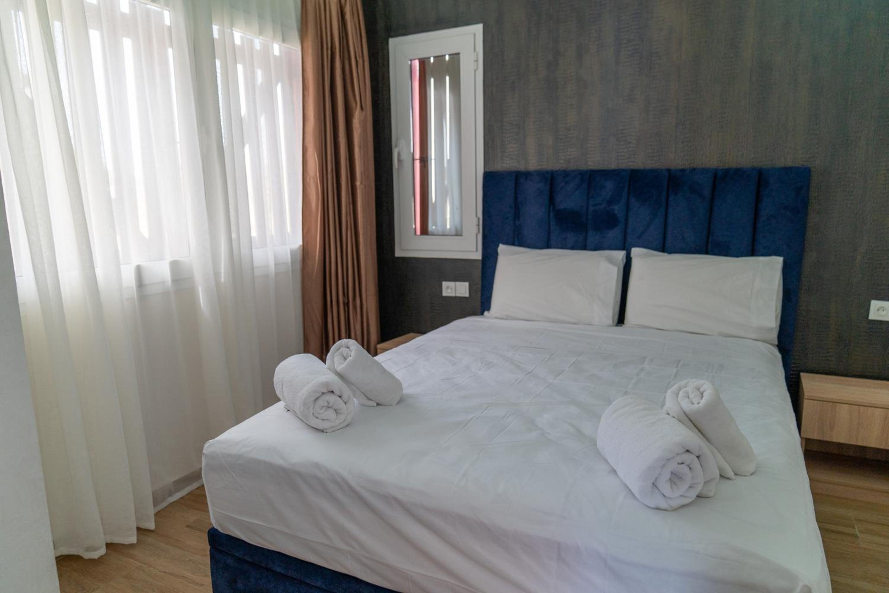 Deluxe Room (2 Adults + 1 Child) photo 2
