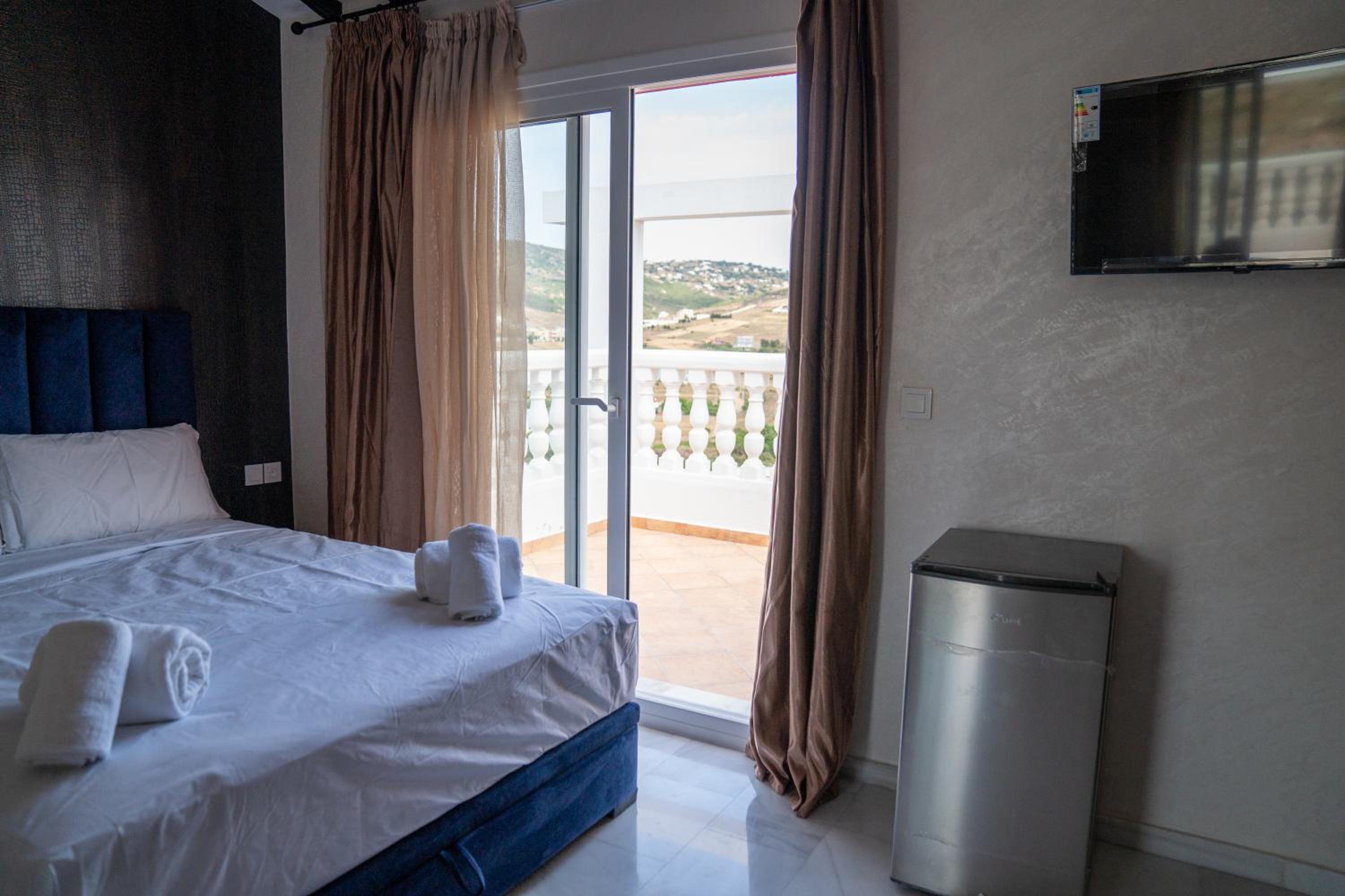 Deluxe Room (2 Adults + 1 Child) photo 1