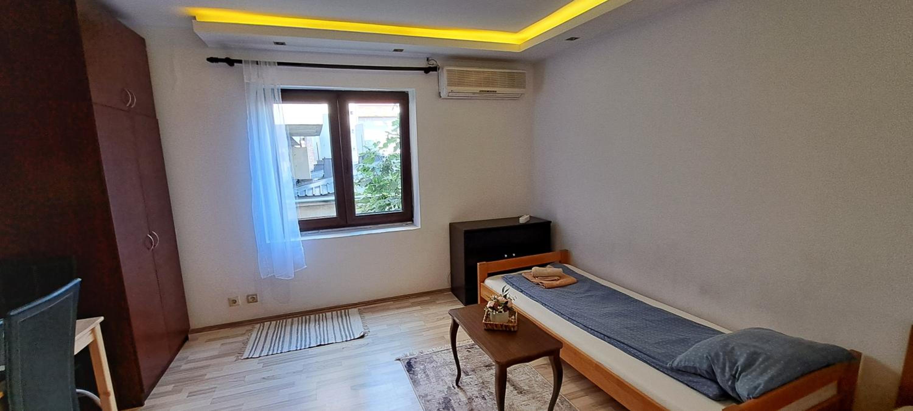 One-Bedroom Apartment photo 3