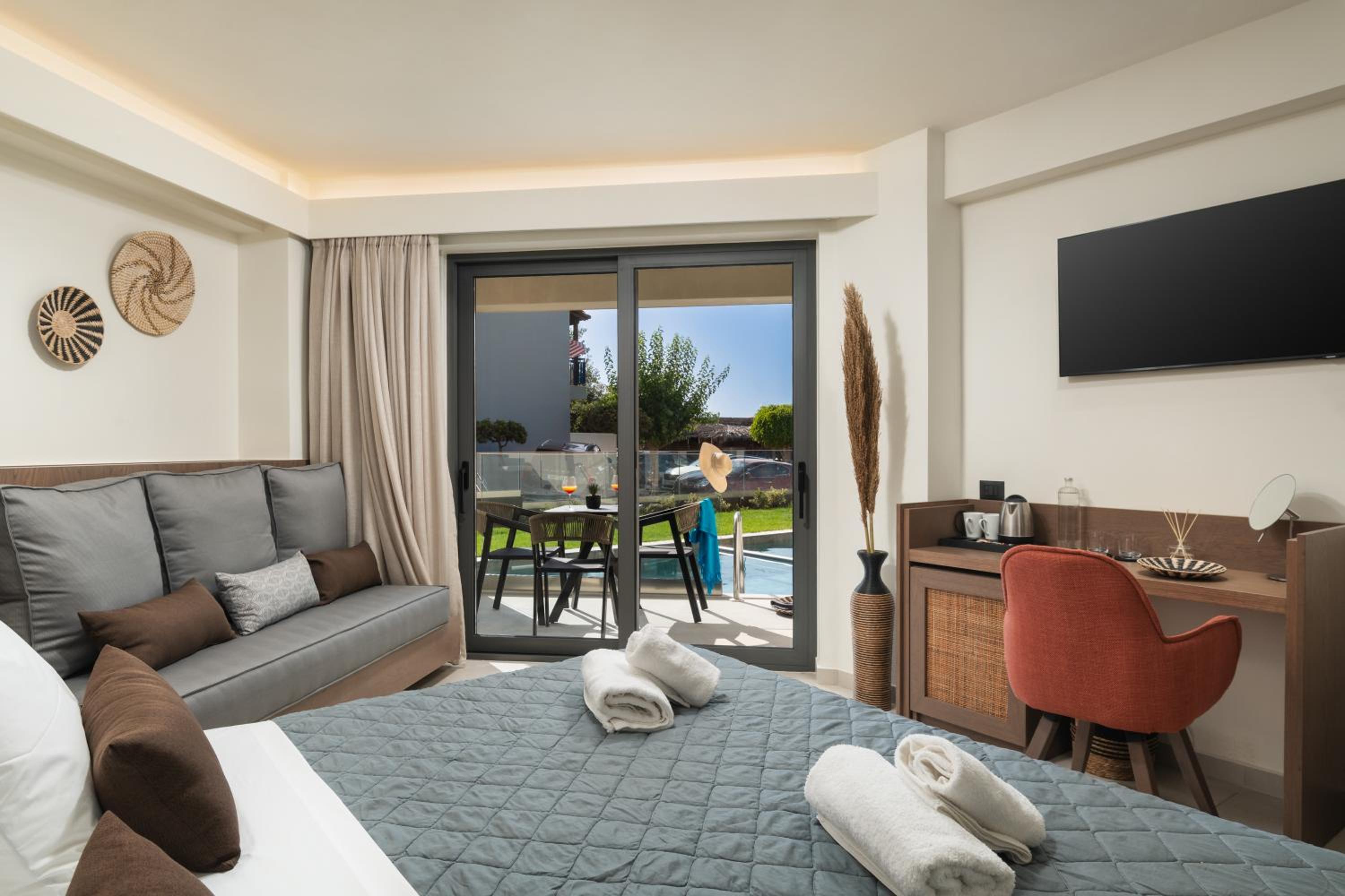 Deluxe Swim Up Room - Photo 3
