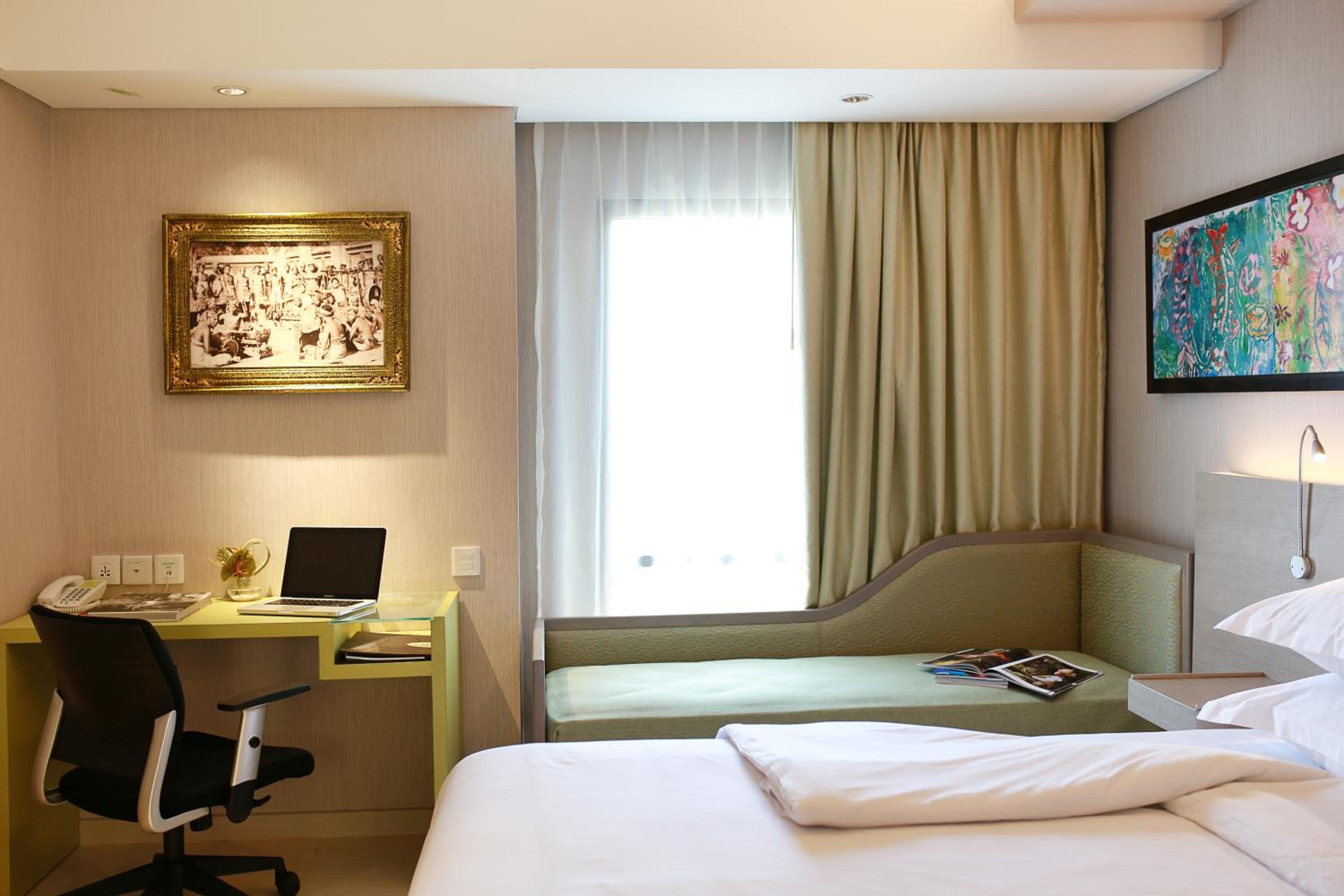 Superior Plus Twin Room thumbnail 5