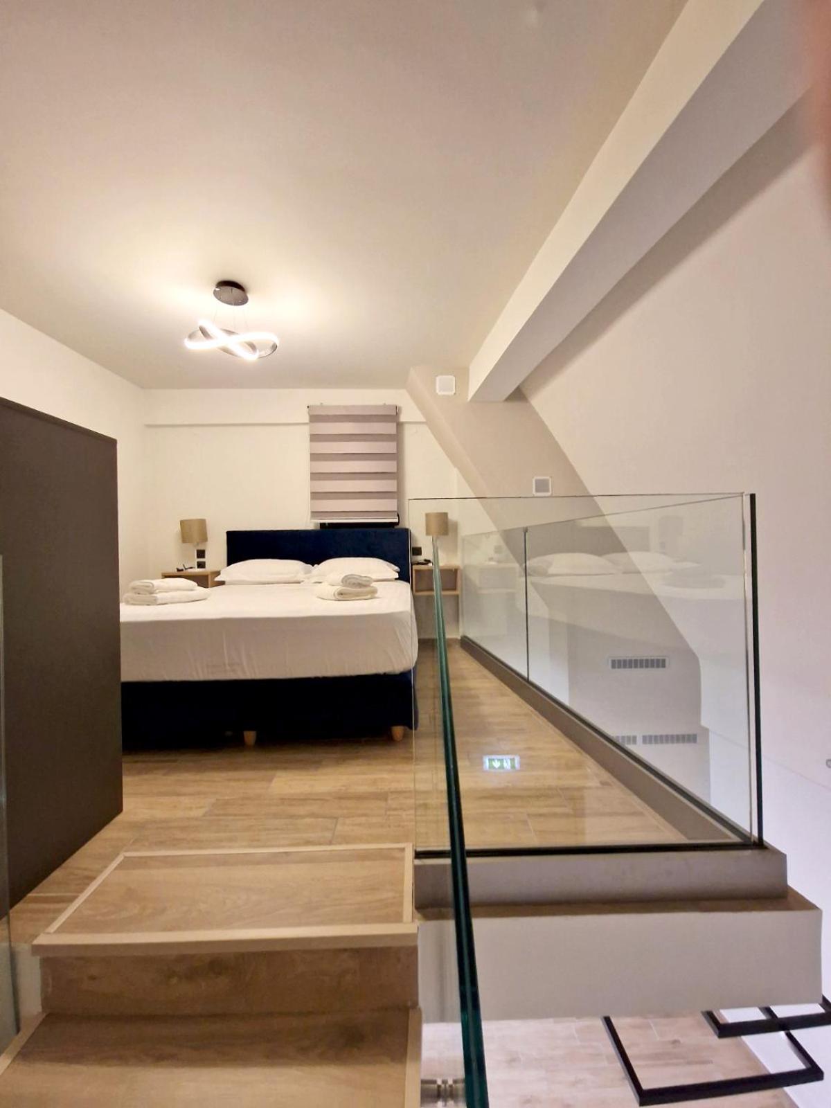Loft - Photo 1