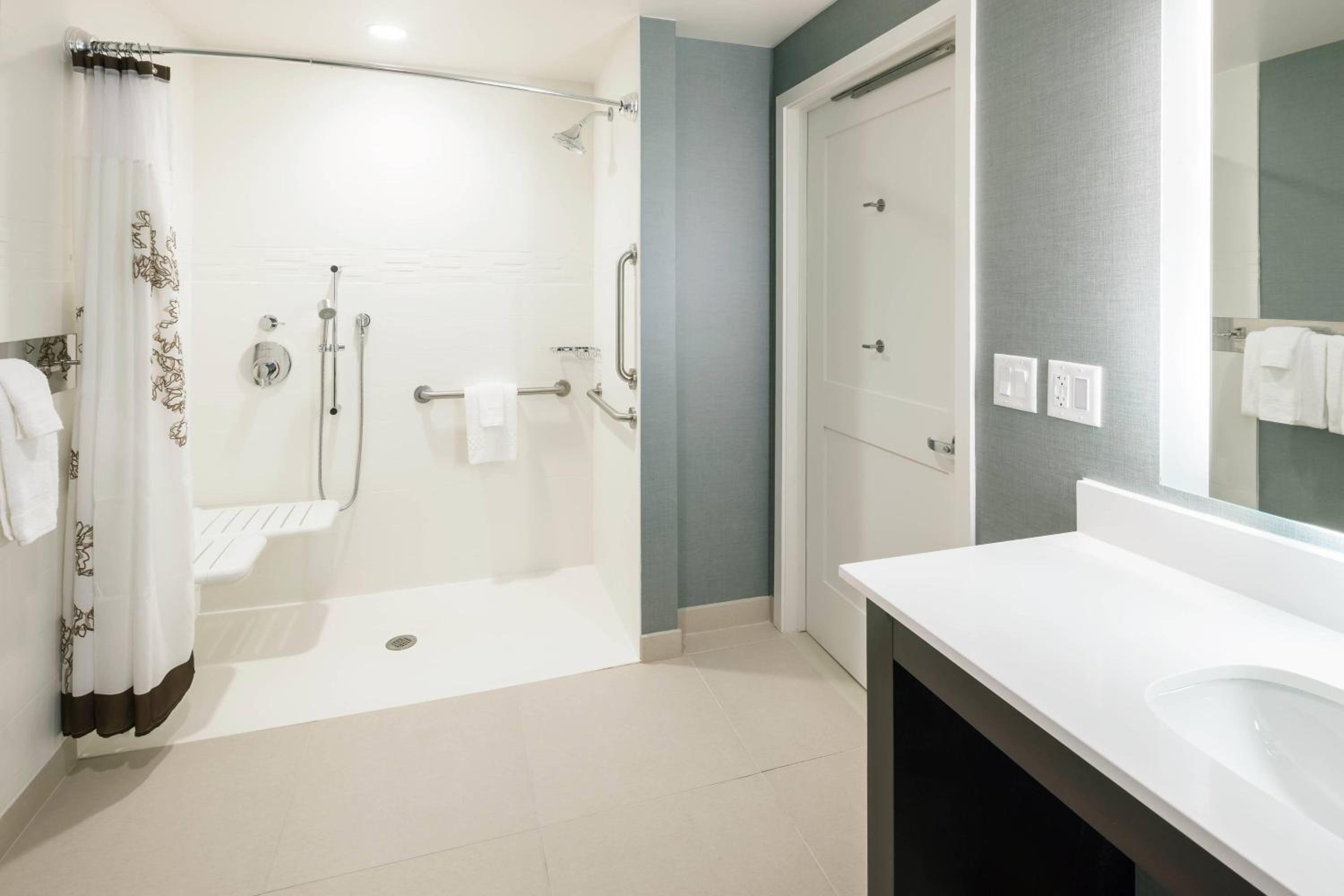 One-Bedroom Suite with Two Queen Beds with Sofa Bed and Roll-In Shower - Mobility Accessible thumbnail 5